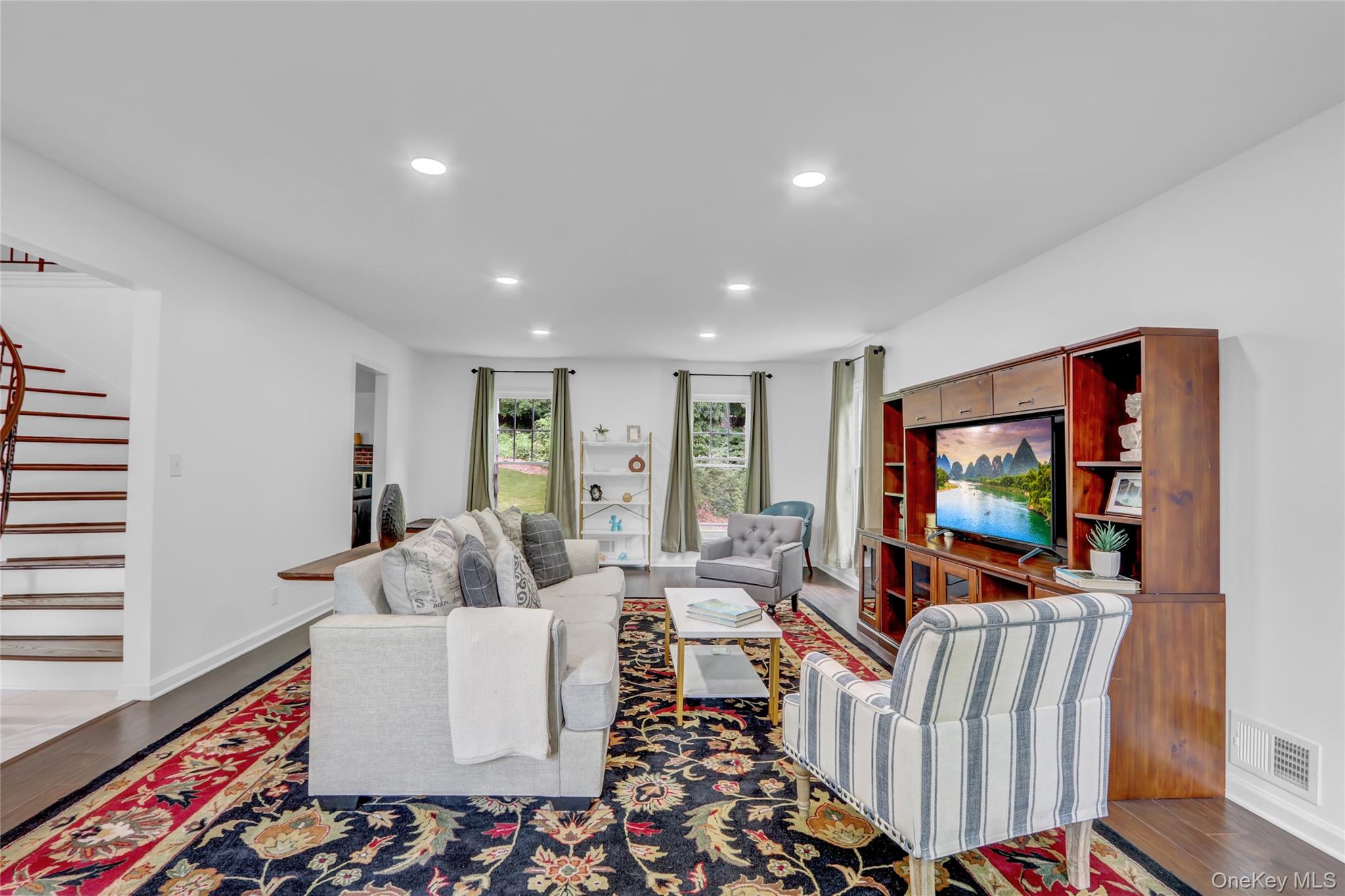 #5 photo, 4 Shoreview Circle, Pelham , NY 10803