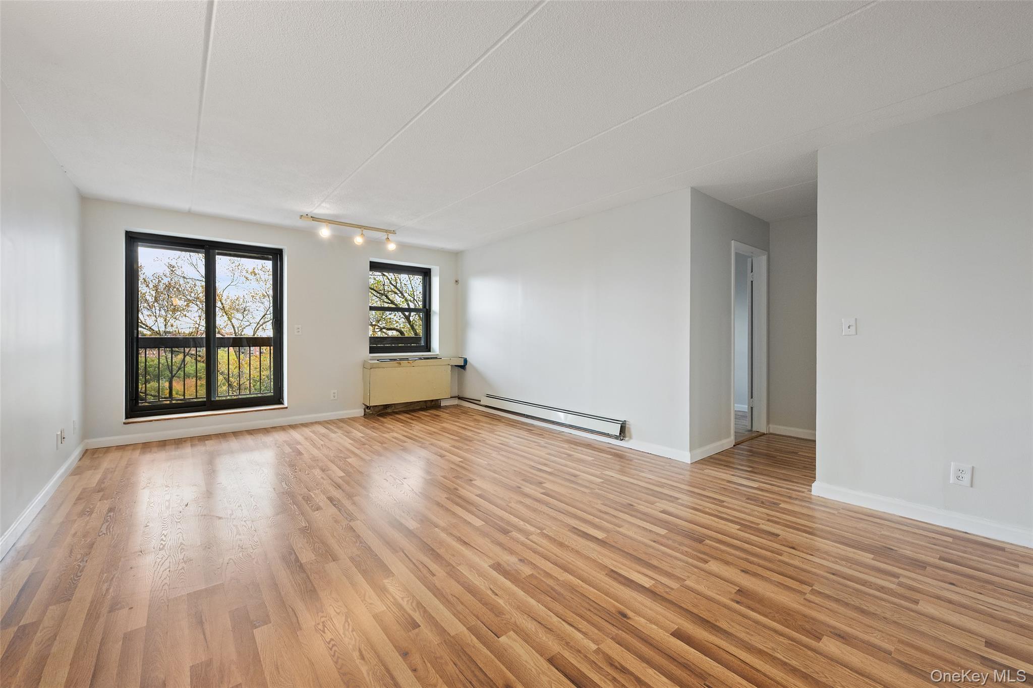 #2 photo, 1376 Midland Avenue, ブロンクス区 Bronxville , NY 10708