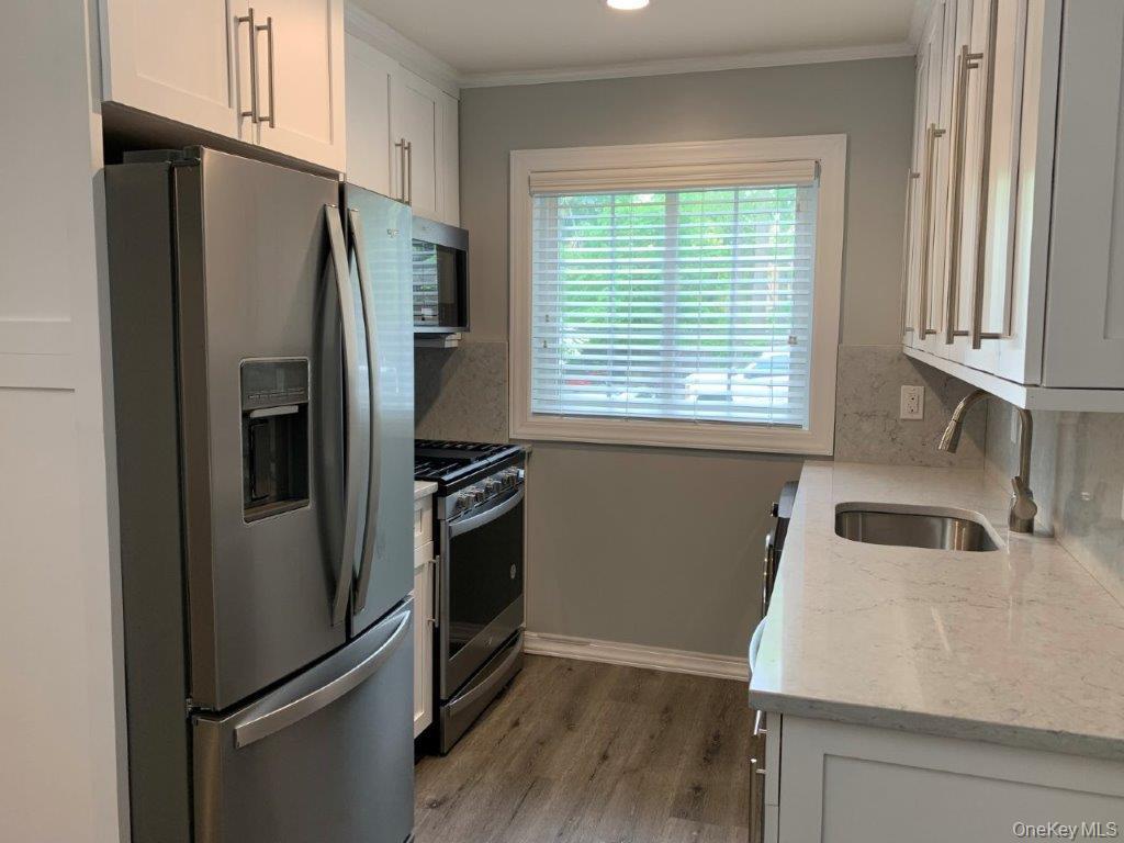 #4 photo, 556 New Highway, サフォーク郡 Hauppauge , NY 11788