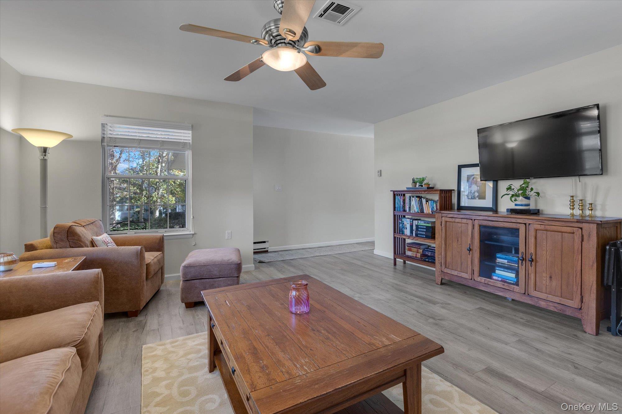 #4 photo, 416 Weymouth Court, サフォーク郡 Ridge , NY 11961