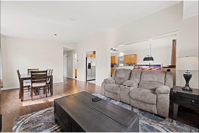 #3 photo, 103 E 24th Street, サフォーク郡 Huntington Station , NY 11746