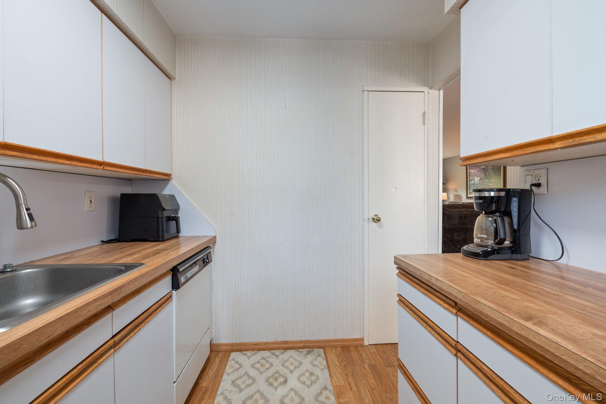 #10 photo, 459 Village Drive, サフォーク郡 Hauppauge , NY 11788