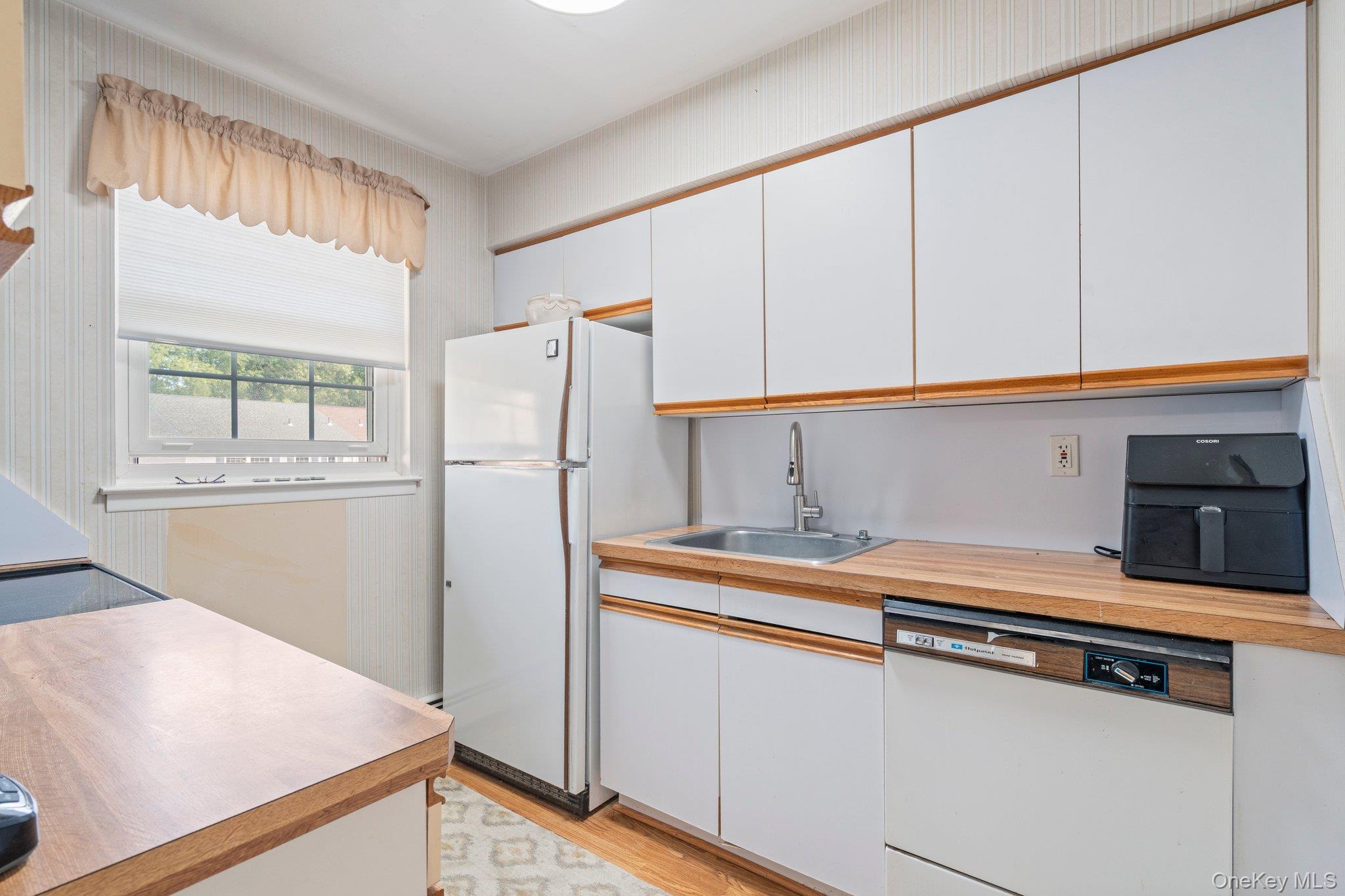 #12 photo, 459 Village Drive, サフォーク郡 Hauppauge , NY 11788