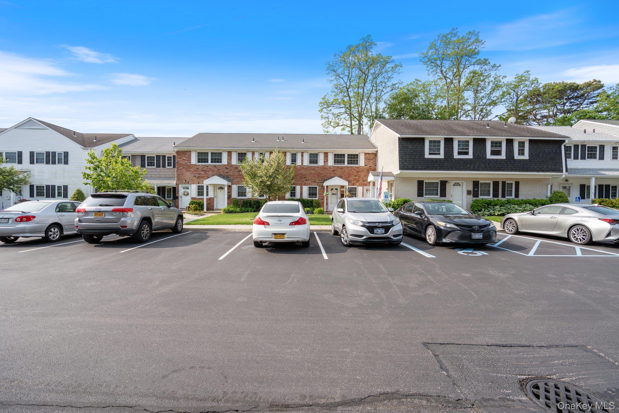 #6 photo, 459 Village Drive, サフォーク郡 Hauppauge , NY 11788