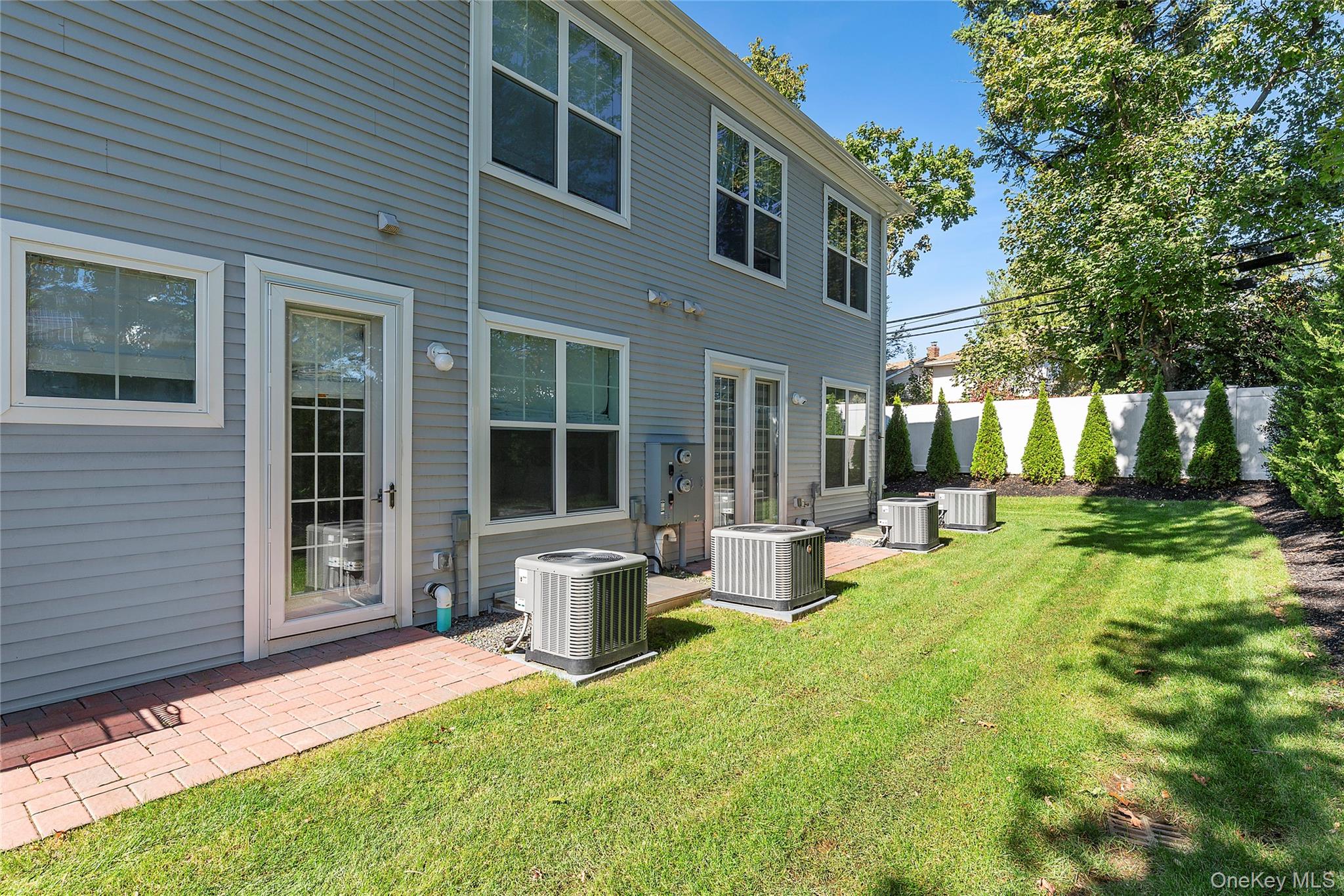 #16 photo, 305 Emanuel Way, ナッソー郡 East Meadow , NY 11554