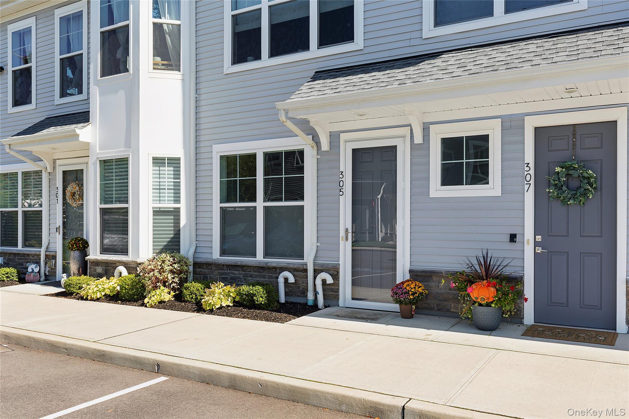 #2 photo, 305 Emanuel Way, ナッソー郡 East Meadow , NY 11554