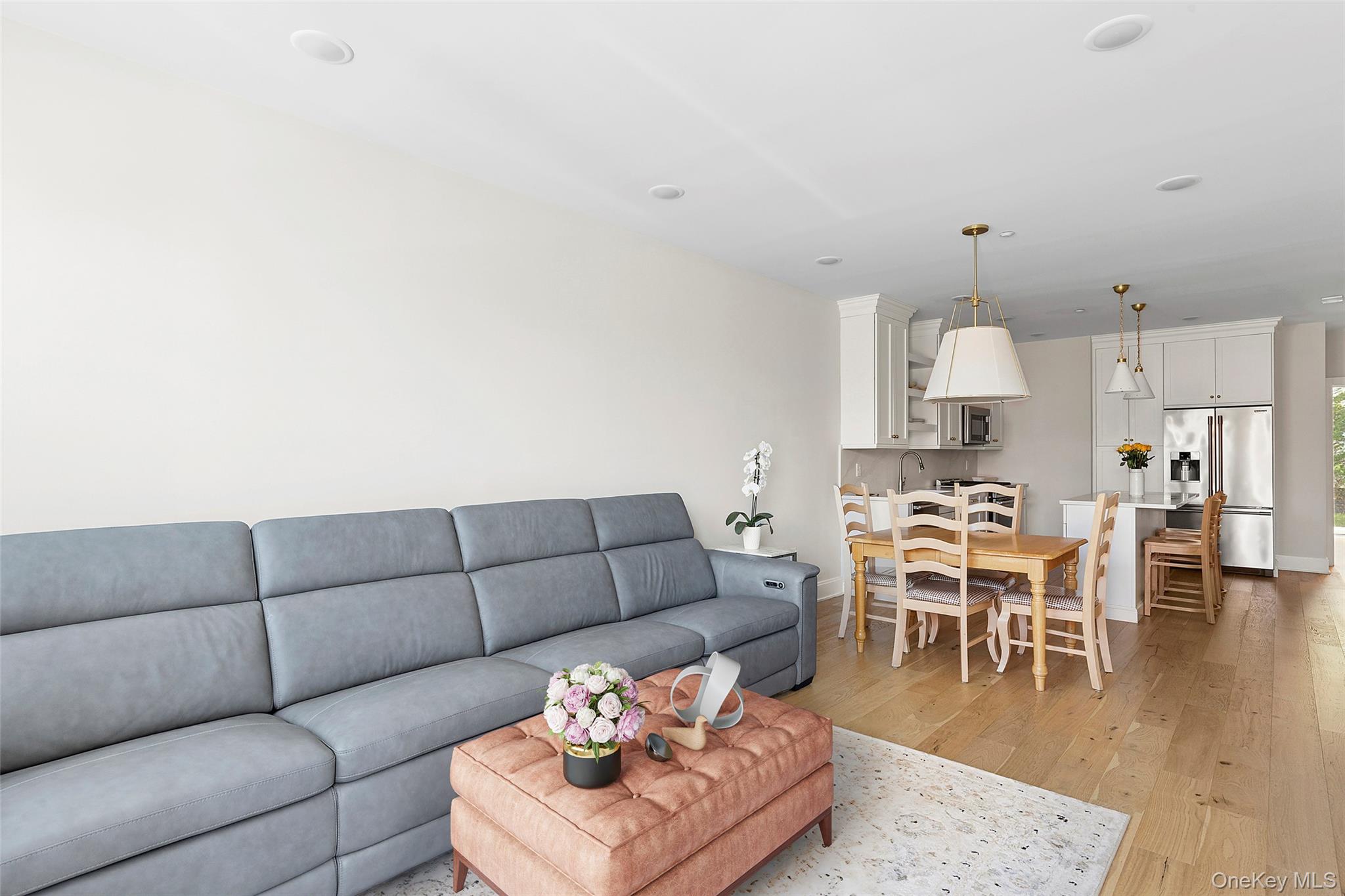 #3 photo, 305 Emanuel Way, ナッソー郡 East Meadow , NY 11554
