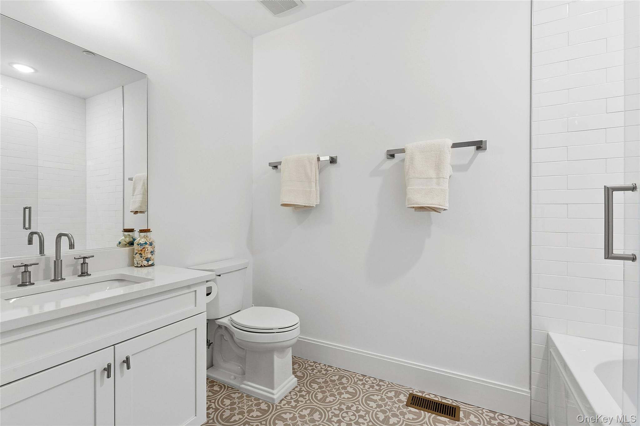 #8 photo, 305 Emanuel Way, ナッソー郡 East Meadow , NY 11554