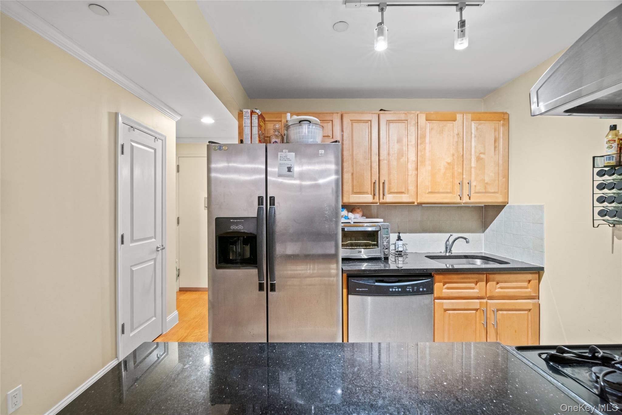 #6 photo, 37-59 61 Street, Woodside , NY 11377