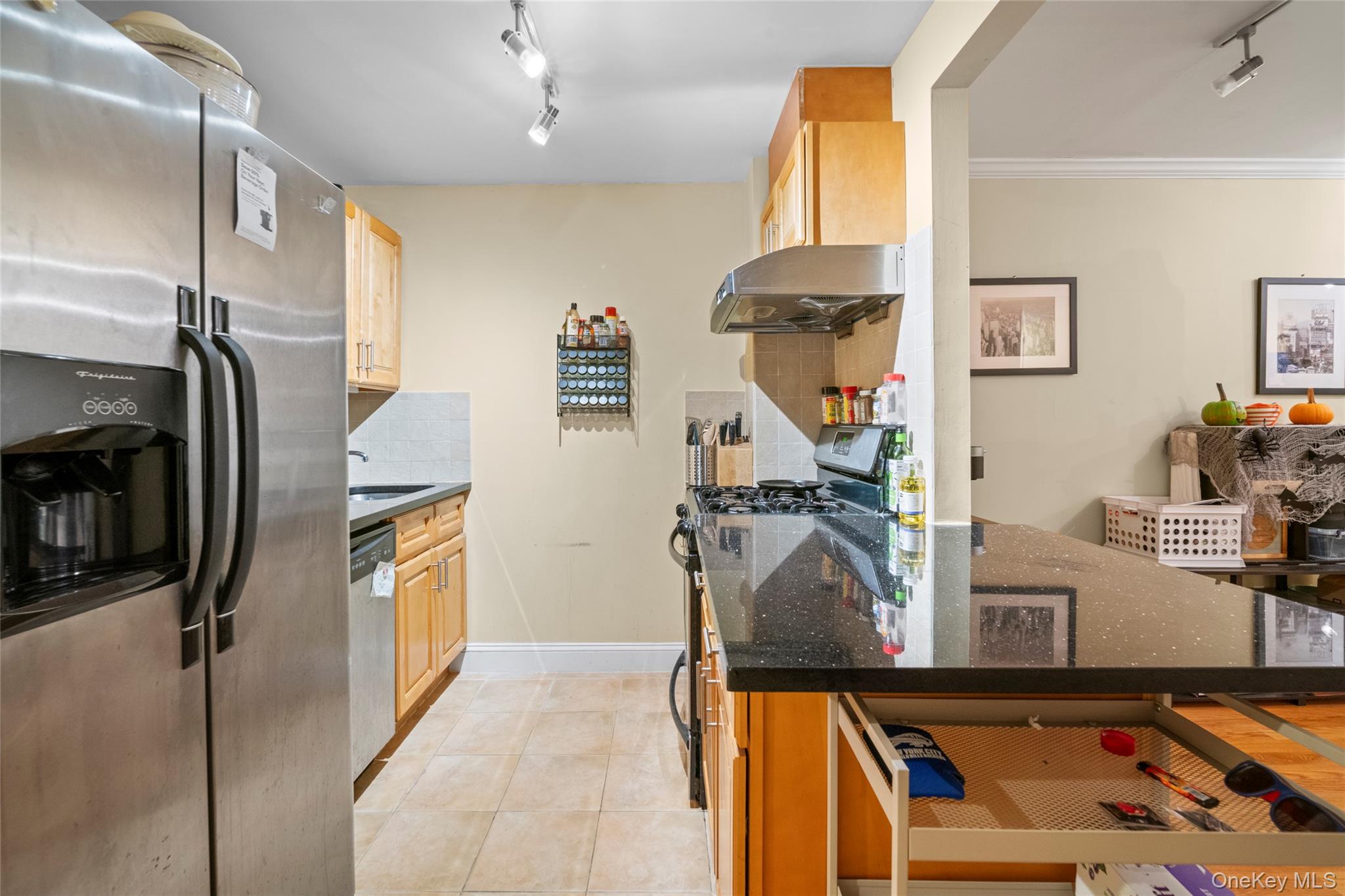 #7 photo, 37-59 61 Street, Woodside , NY 11377