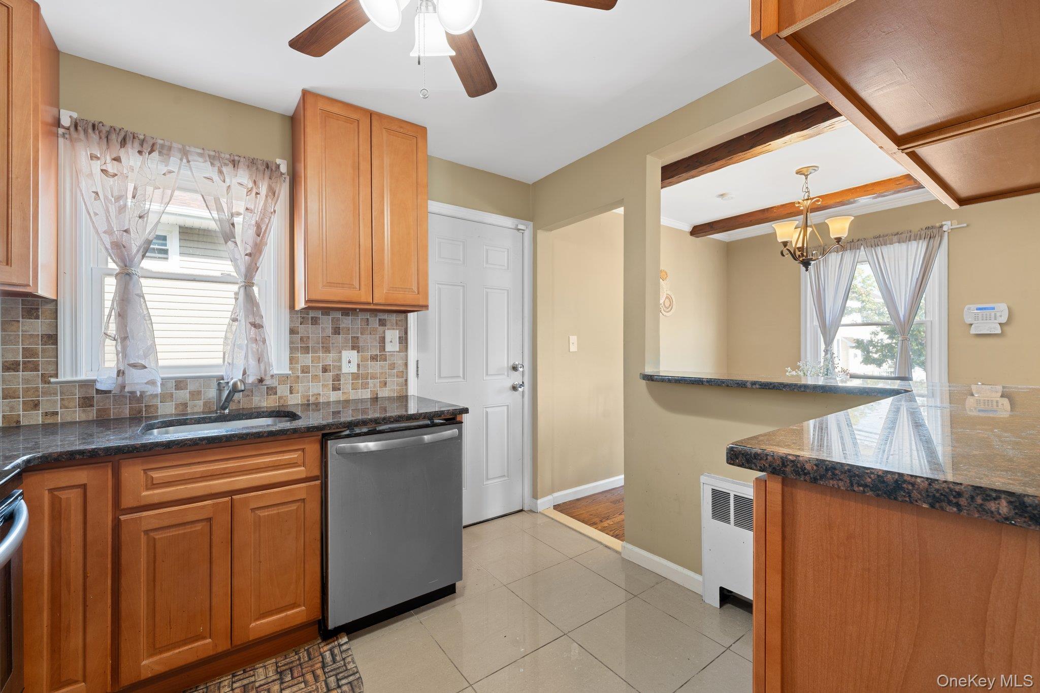 #16 photo, 310 Miller Avenue, ナッソー郡 Freeport , NY 11520