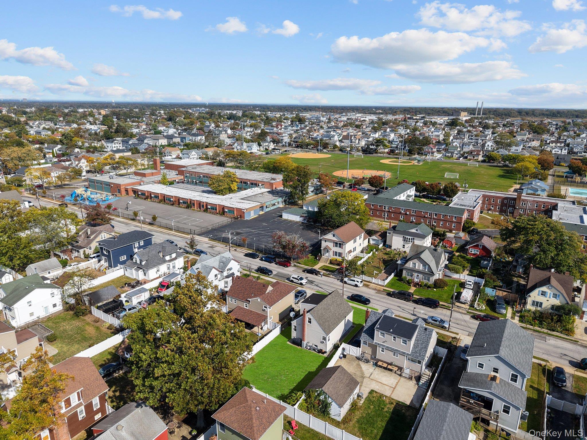 #4 photo, 310 Miller Avenue, ナッソー郡 Freeport , NY 11520