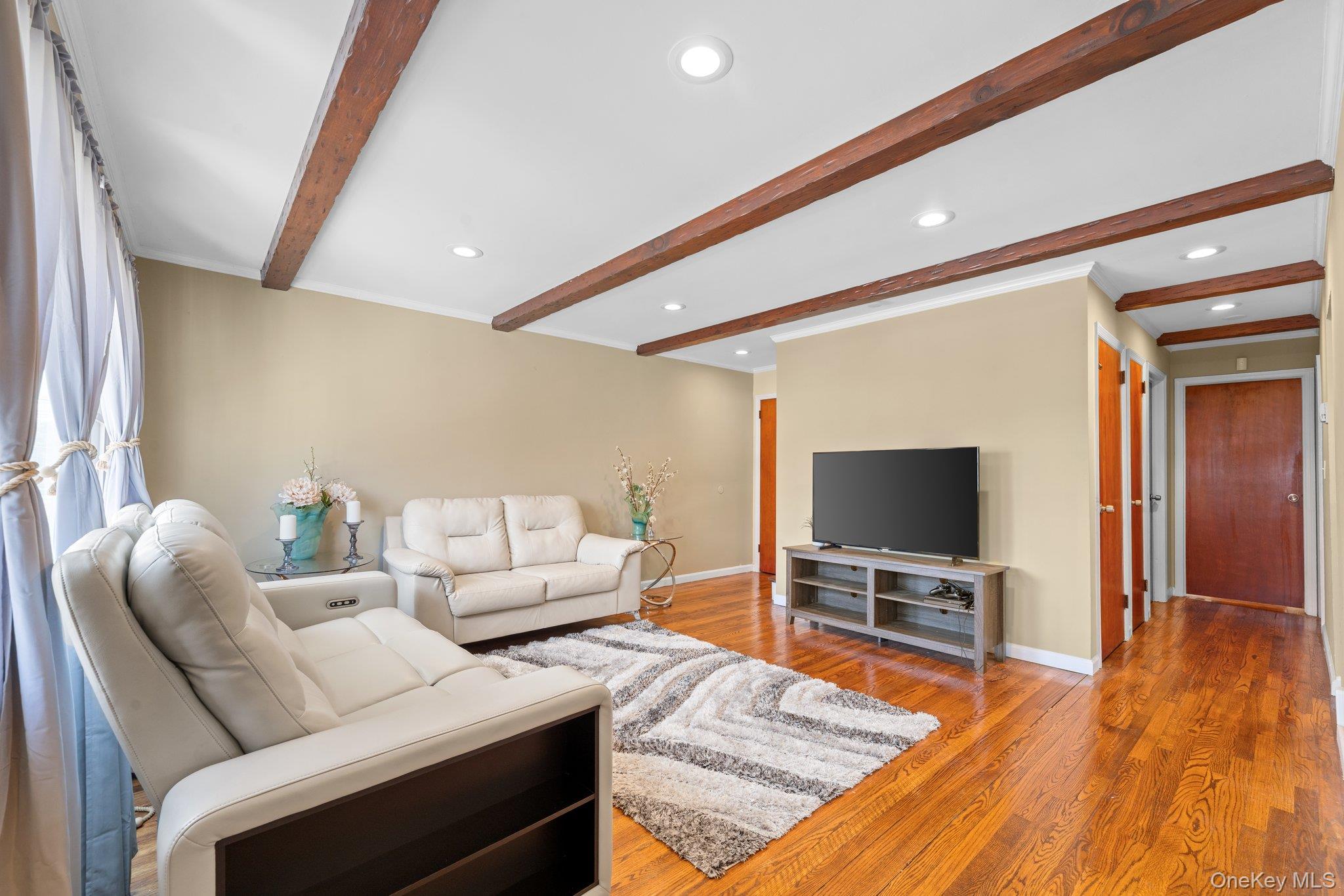 #7 photo, 310 Miller Avenue, ナッソー郡 Freeport , NY 11520