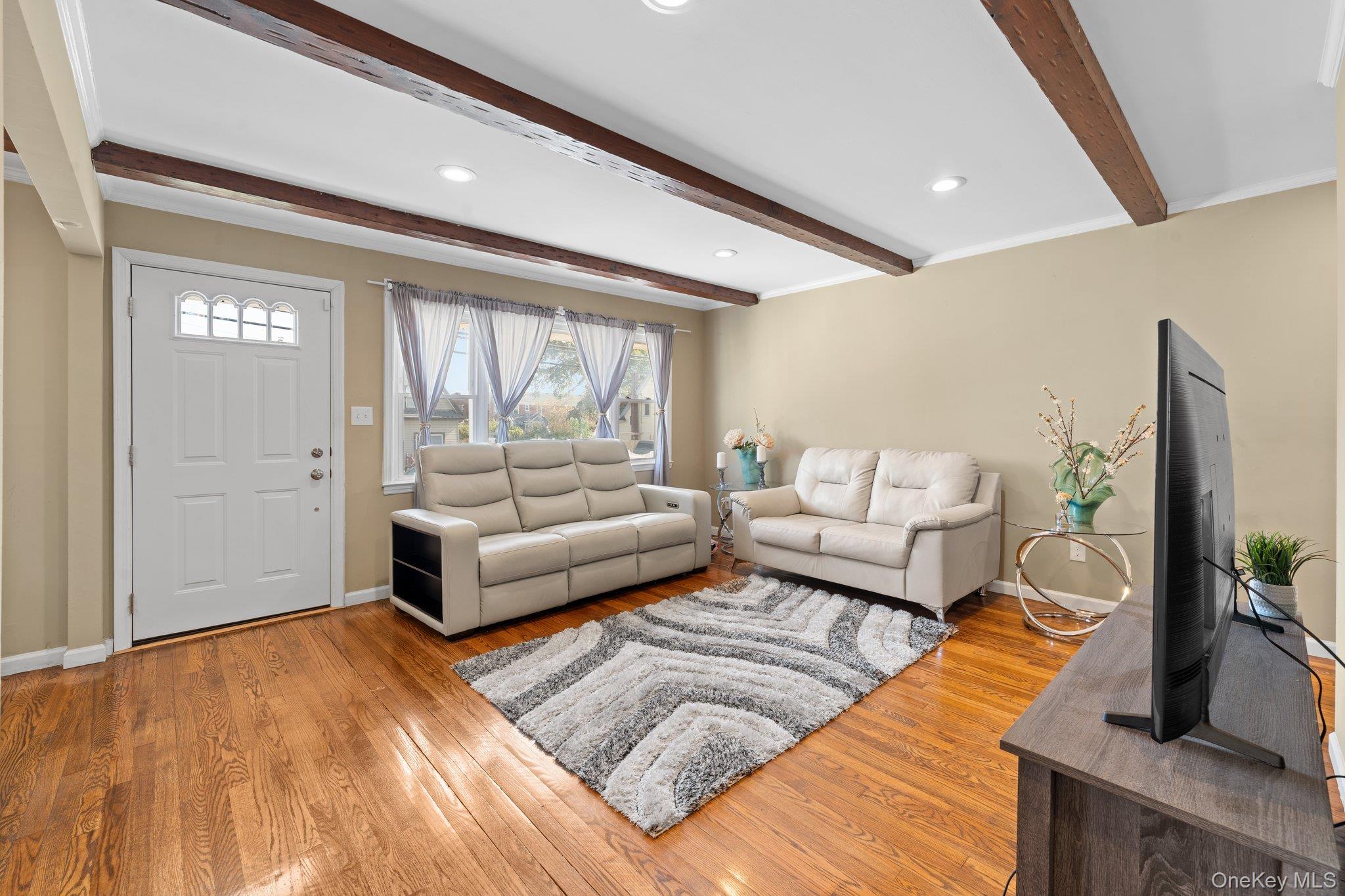 #8 photo, 310 Miller Avenue, ナッソー郡 Freeport , NY 11520