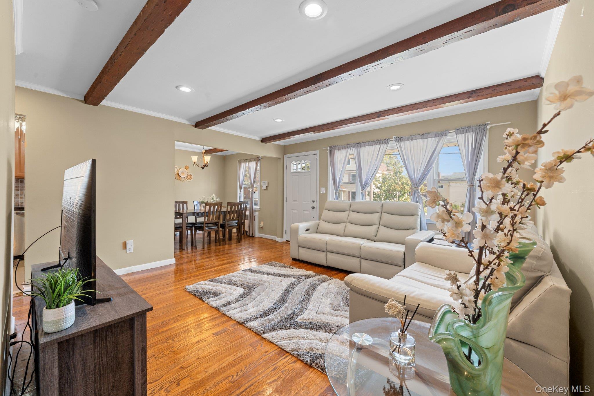 #9 photo, 310 Miller Avenue, ナッソー郡 Freeport , NY 11520