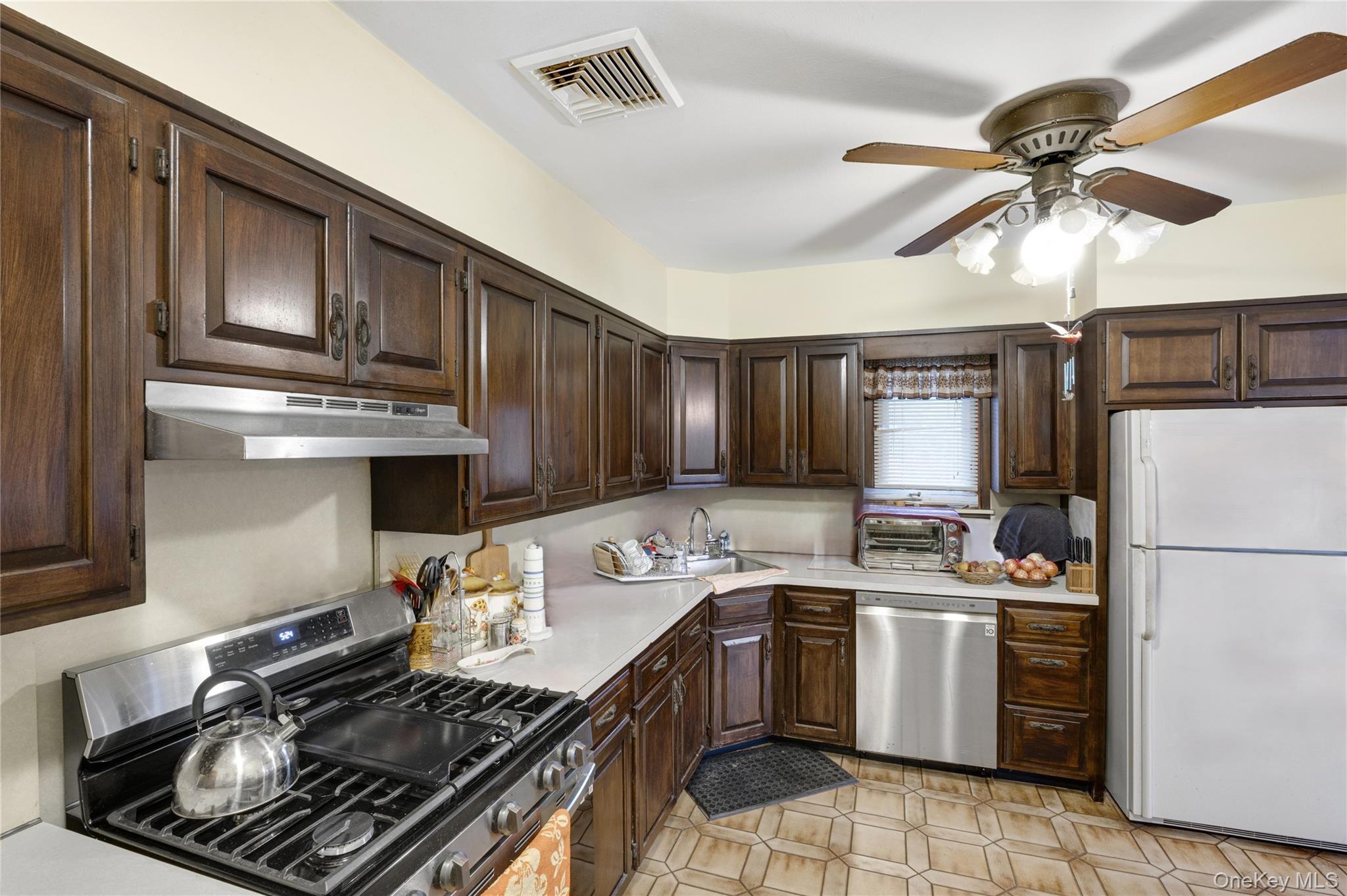 #2 photo, 168A N Oak Street, Massapequa , NY 11758