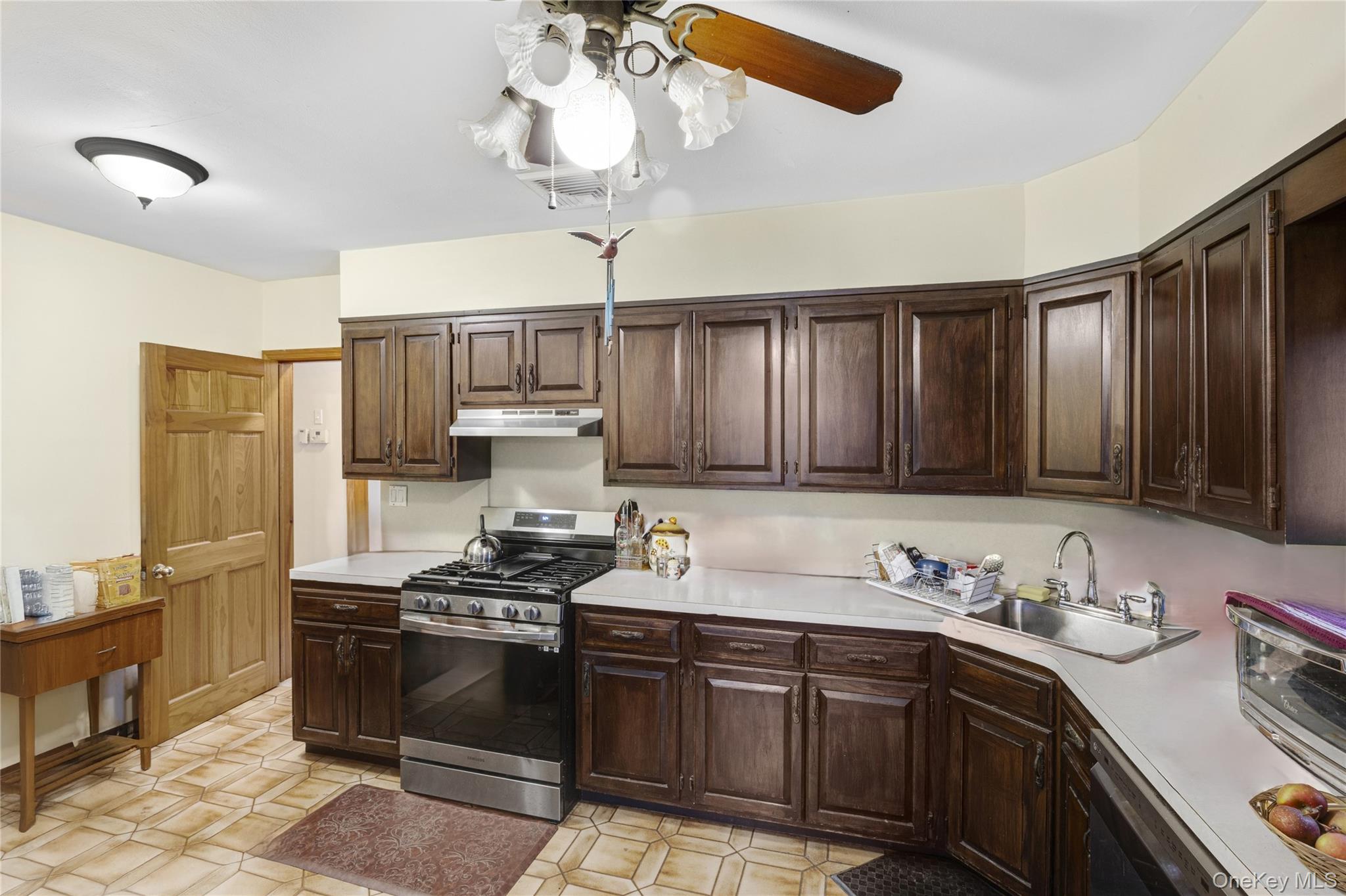 #3 photo, 168A N Oak Street, Massapequa , NY 11758