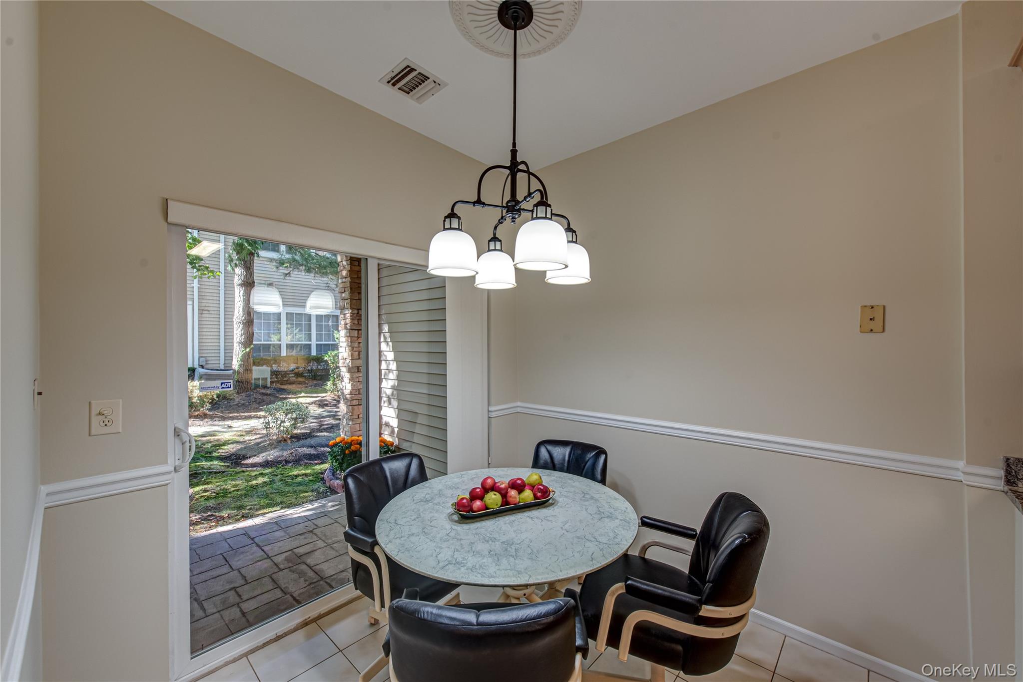 #14 photo, 93 Carriage Lane, ナッソー郡 Plainview , NY 11803