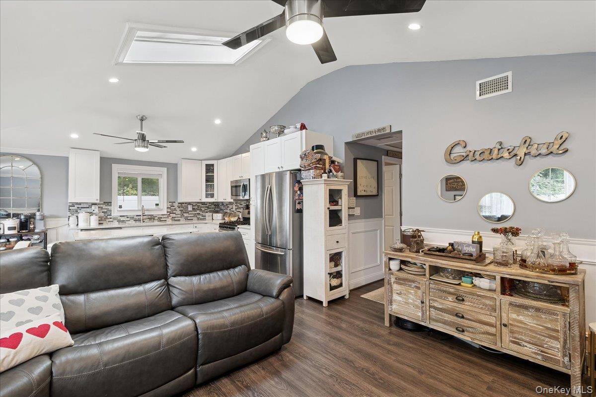 #13 photo, 7 Pinetree Drive, サフォーク郡 Shirley , NY 11967