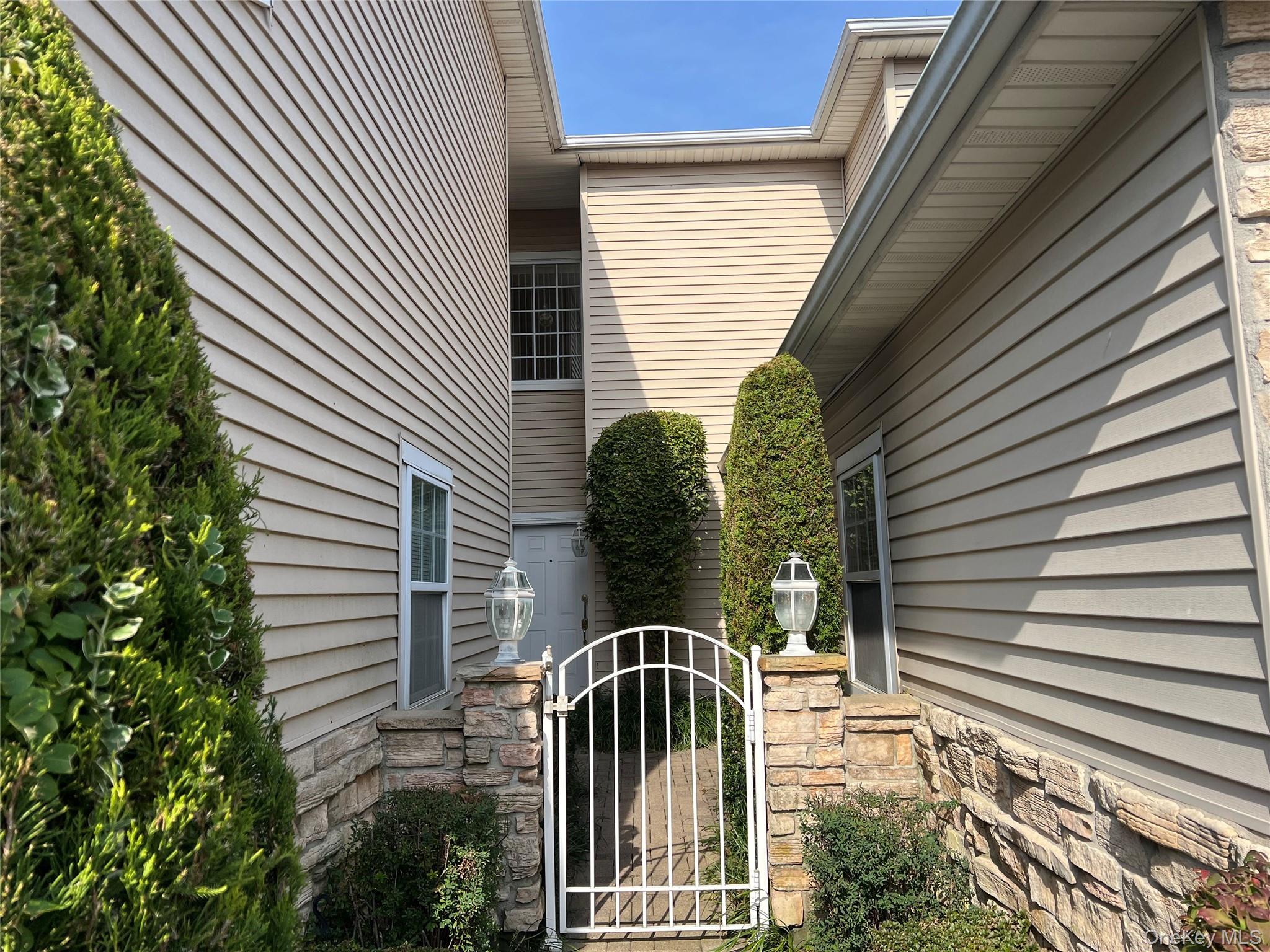 #2 photo, 85 Windwatch Drive, サフォーク郡 Hauppauge , NY 11788