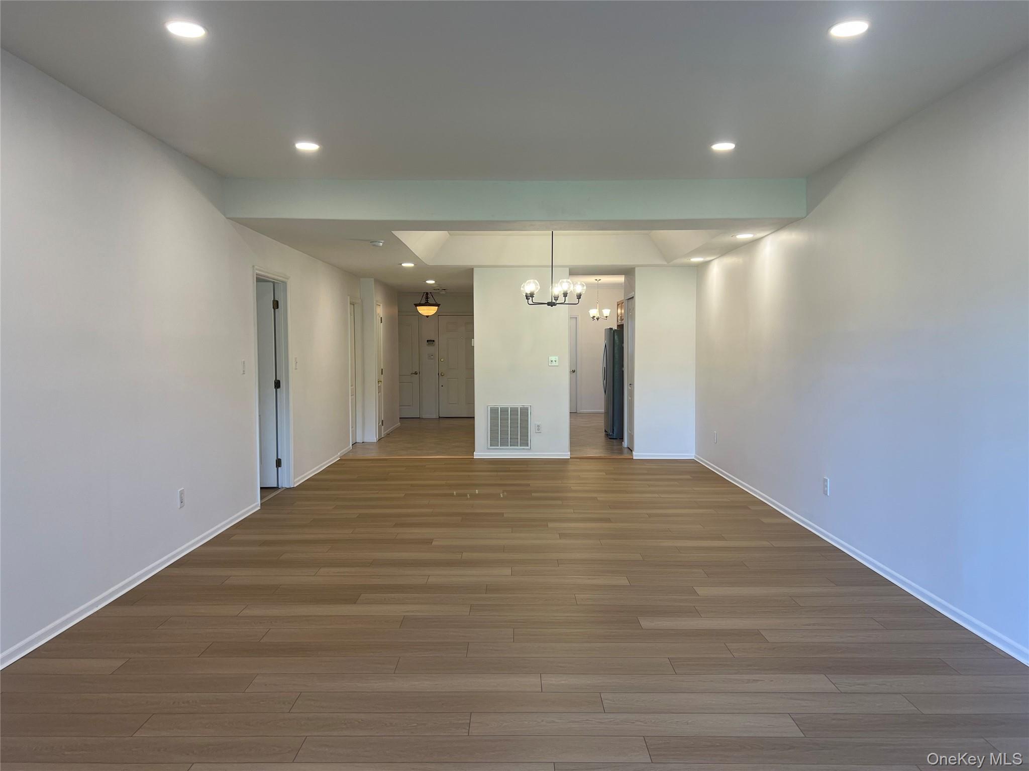 #5 photo, 85 Windwatch Drive, サフォーク郡 Hauppauge , NY 11788