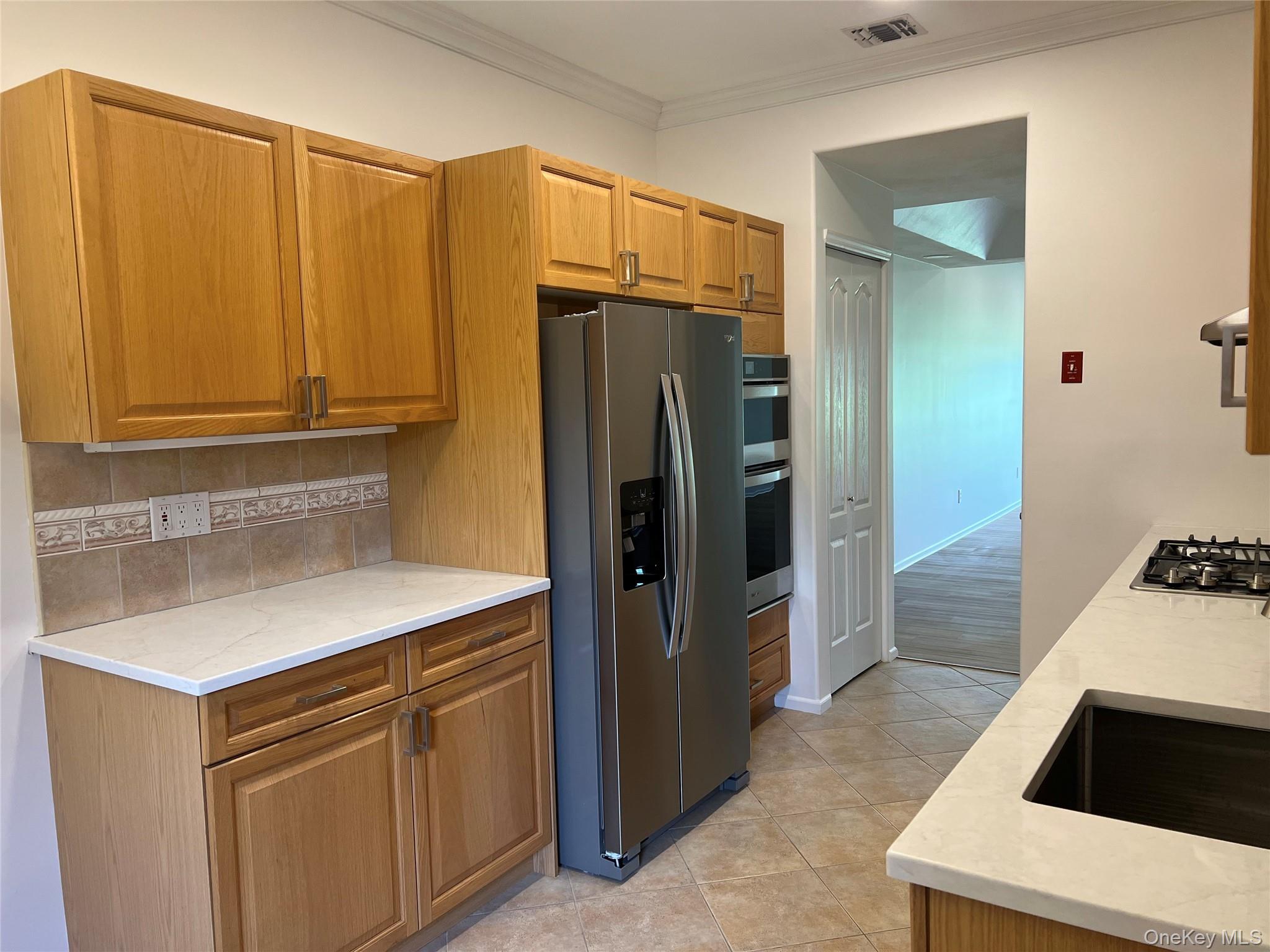 #7 photo, 85 Windwatch Drive, サフォーク郡 Hauppauge , NY 11788