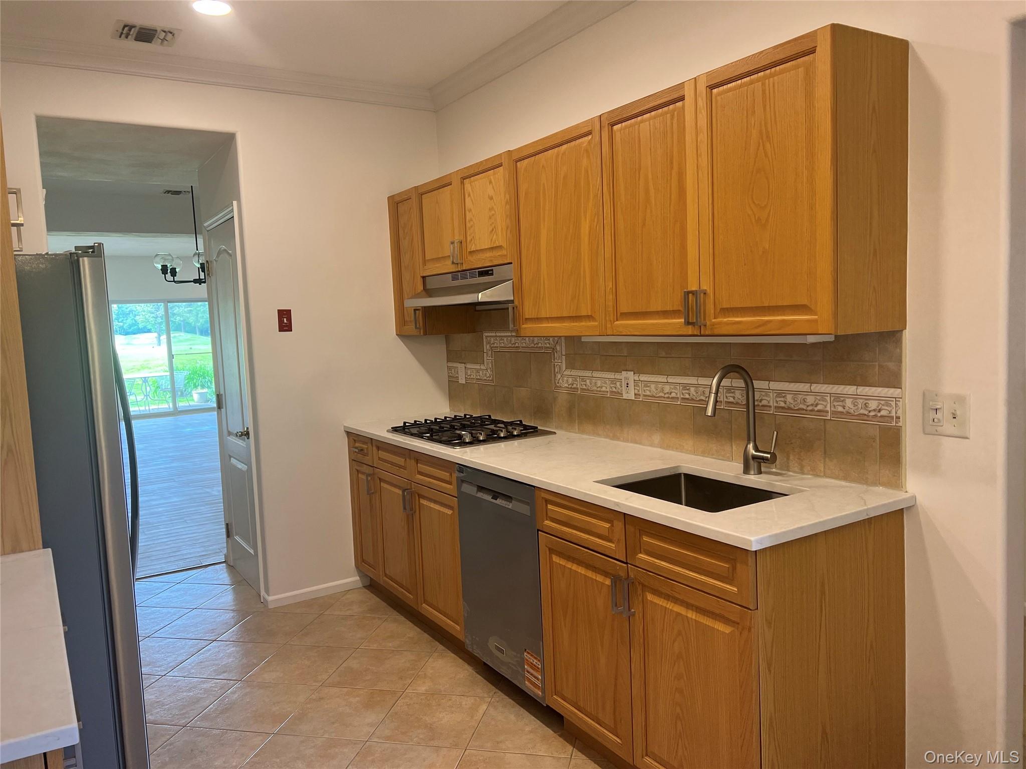 #8 photo, 85 Windwatch Drive, サフォーク郡 Hauppauge , NY 11788