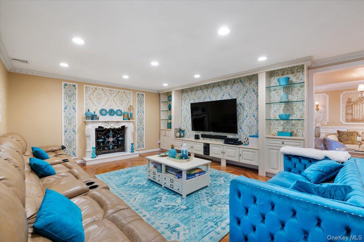 #13 photo, 626 Caledonia Road, Dix Hills , NY 11746