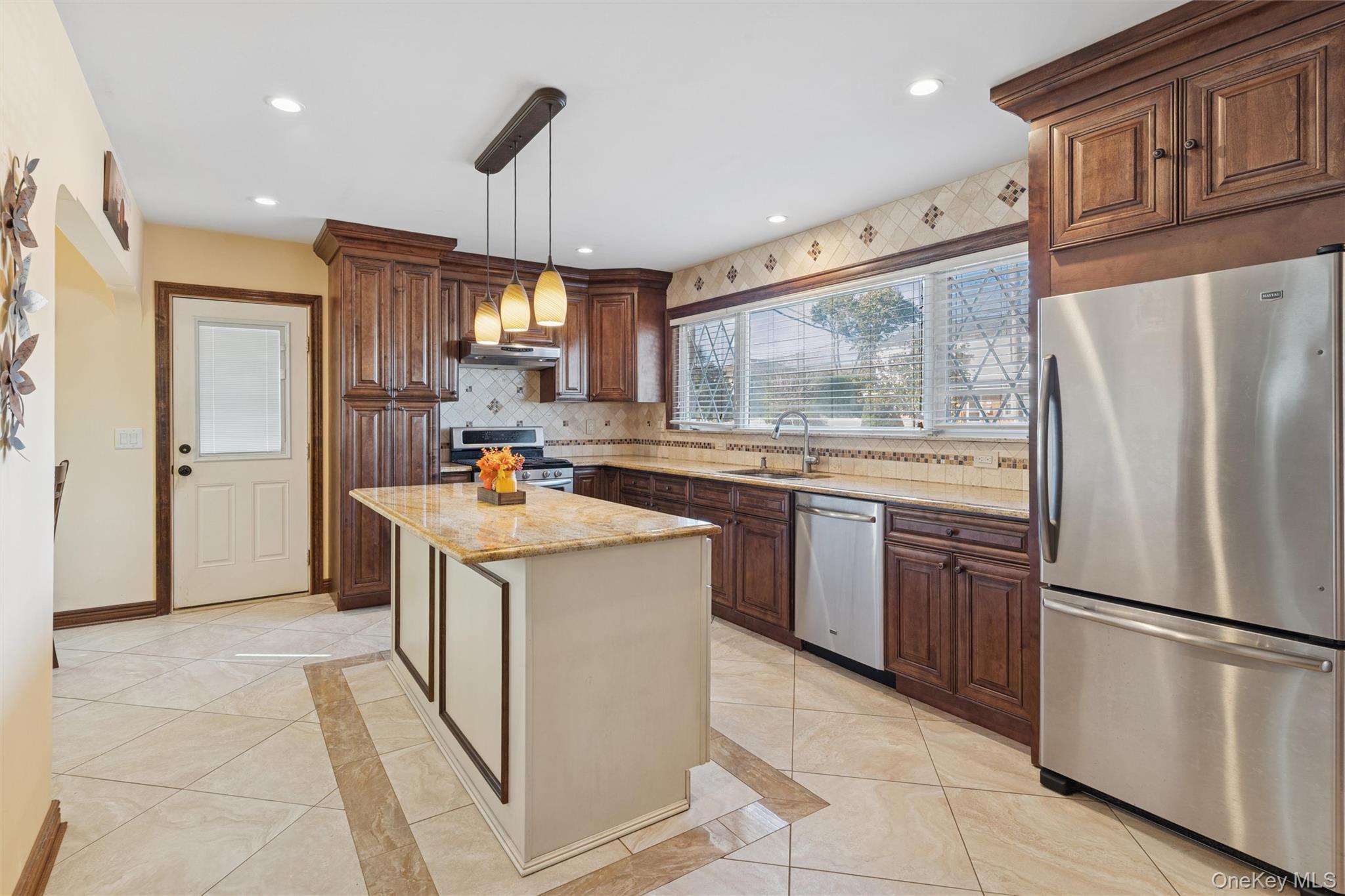 #10 photo, 14 Bell Court, ナッソー郡 Bellmore , NY 11710