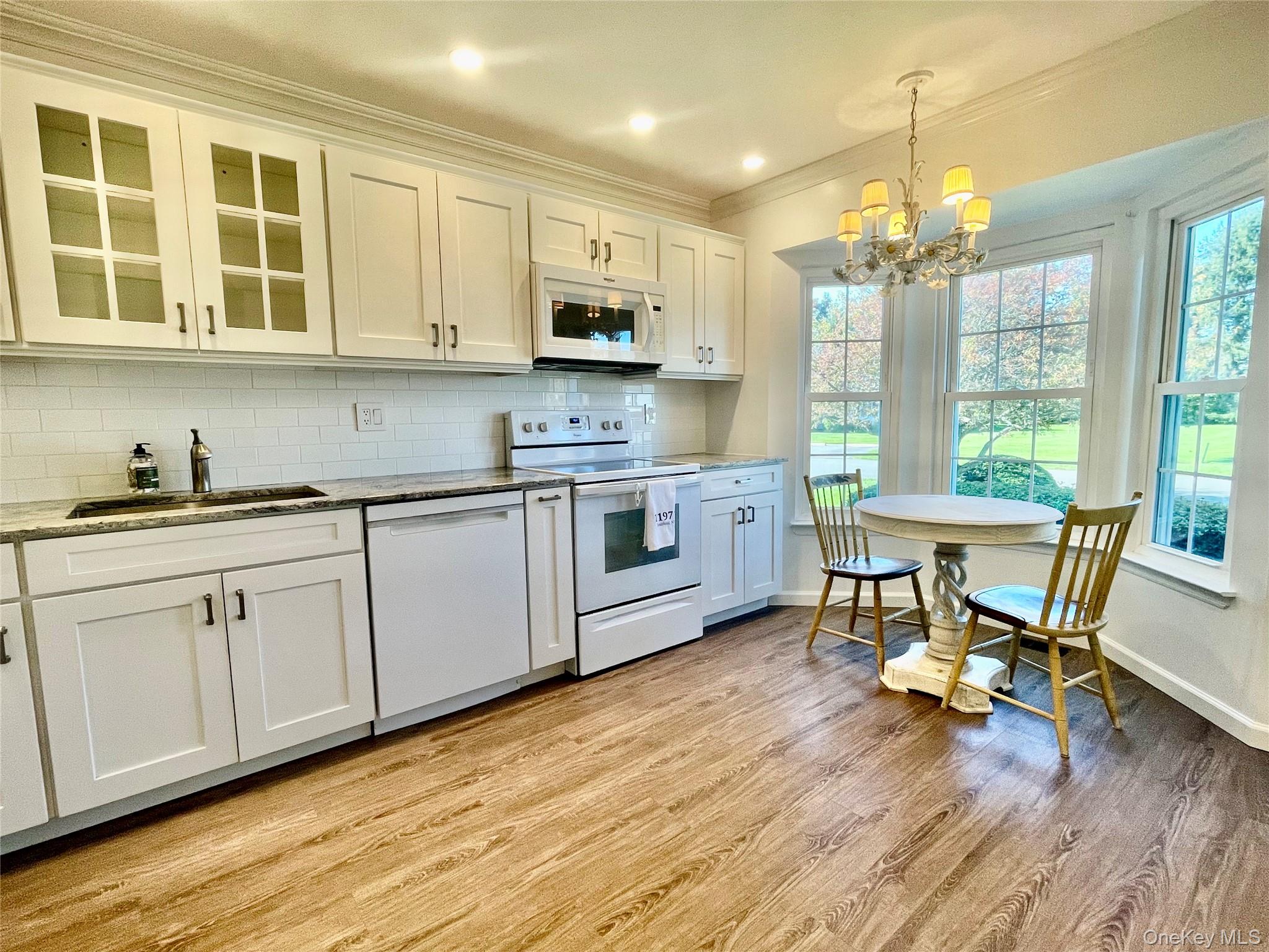 #2 photo, 2555 Youngs Avenue, サフォーク郡 Southold , NY 11971