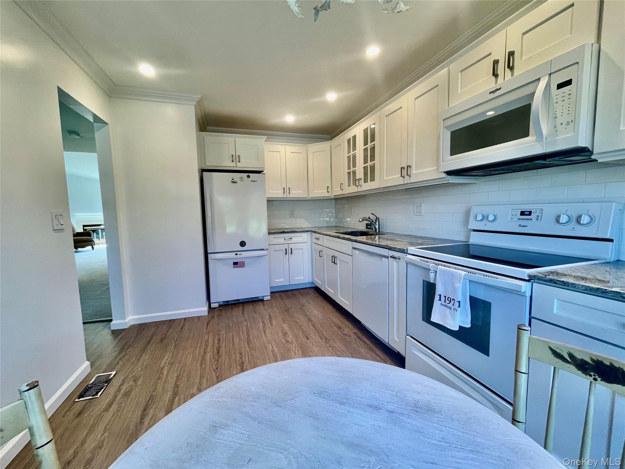 #3 photo, 2555 Youngs Avenue, サフォーク郡 Southold , NY 11971