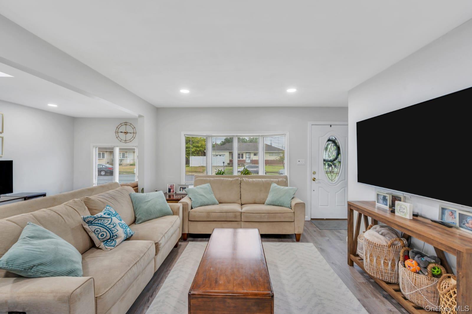 #2 photo, 1004 N Delaware Avenue, サフォーク郡 Lindenhurst , NY 11757