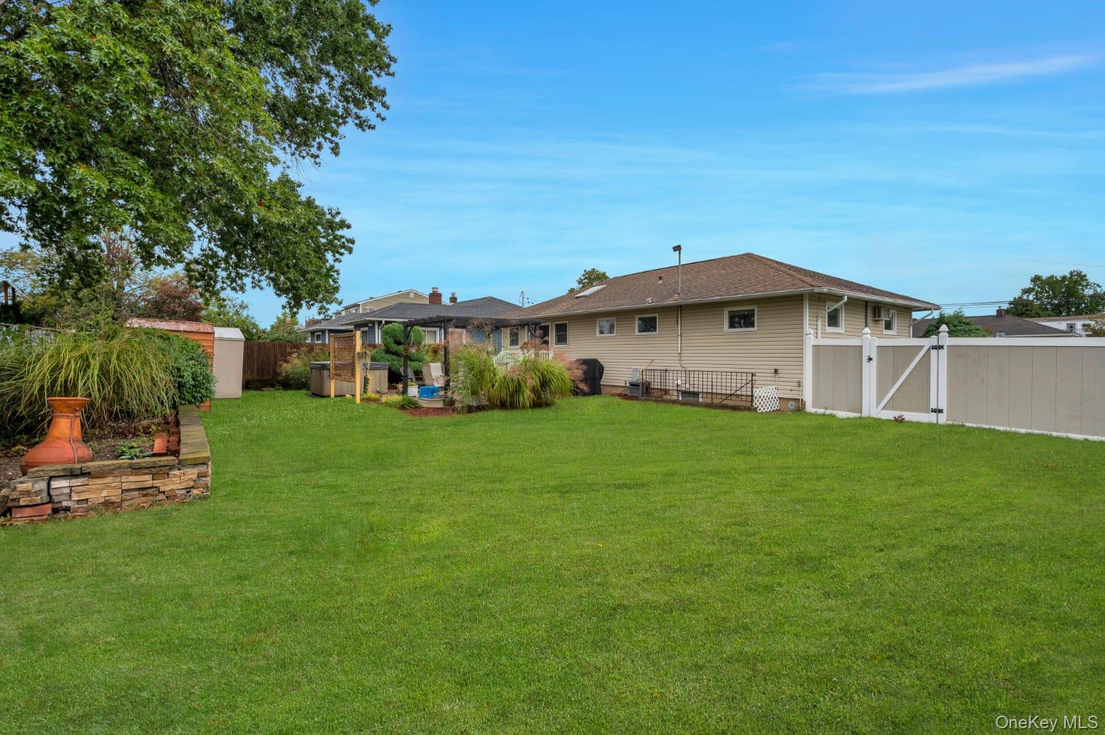 #20 photo, 1004 N Delaware Avenue, サフォーク郡 Lindenhurst , NY 11757