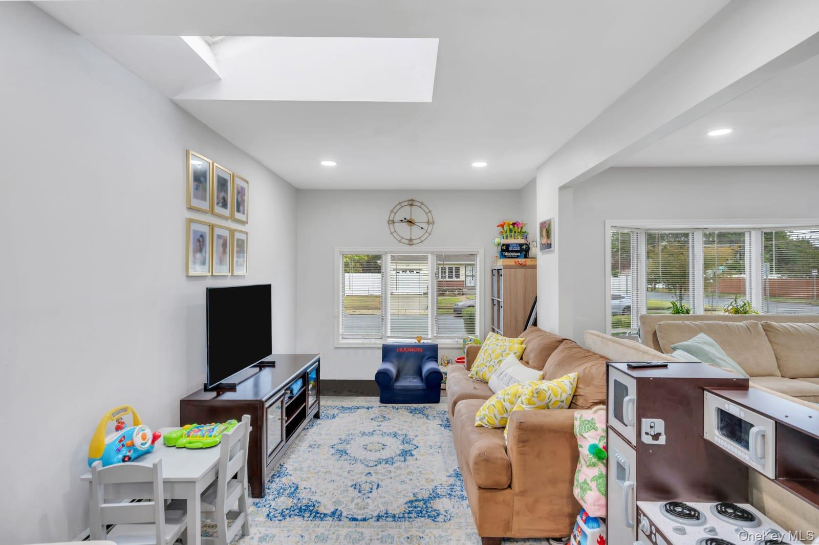 #5 photo, 1004 N Delaware Avenue, サフォーク郡 Lindenhurst , NY 11757