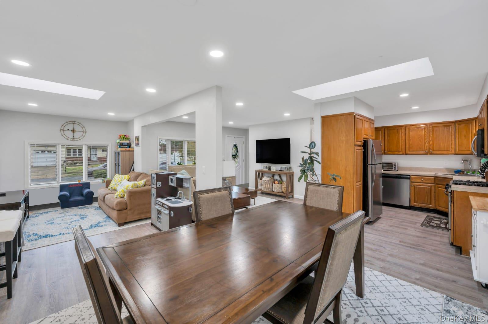 #7 photo, 1004 N Delaware Avenue, サフォーク郡 Lindenhurst , NY 11757