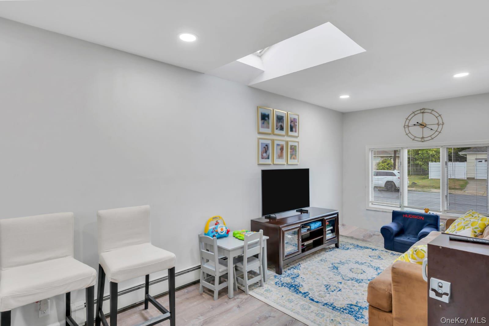 #8 photo, 1004 N Delaware Avenue, サフォーク郡 Lindenhurst , NY 11757