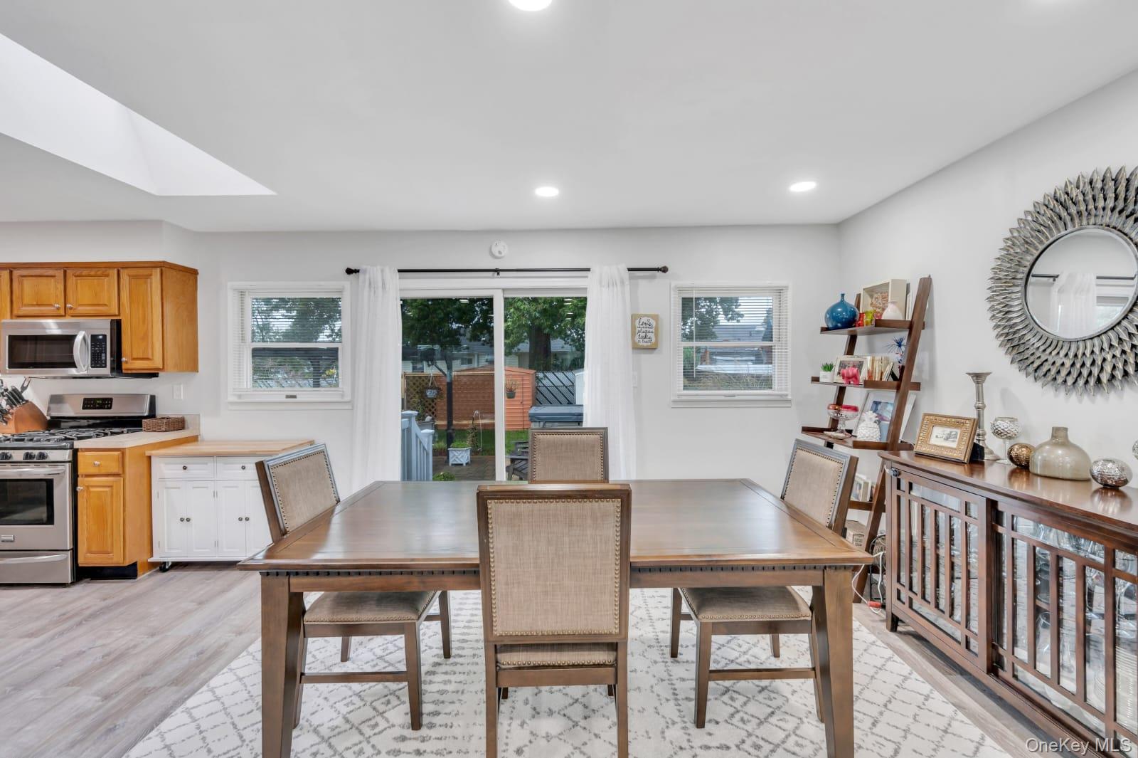 #9 photo, 1004 N Delaware Avenue, サフォーク郡 Lindenhurst , NY 11757