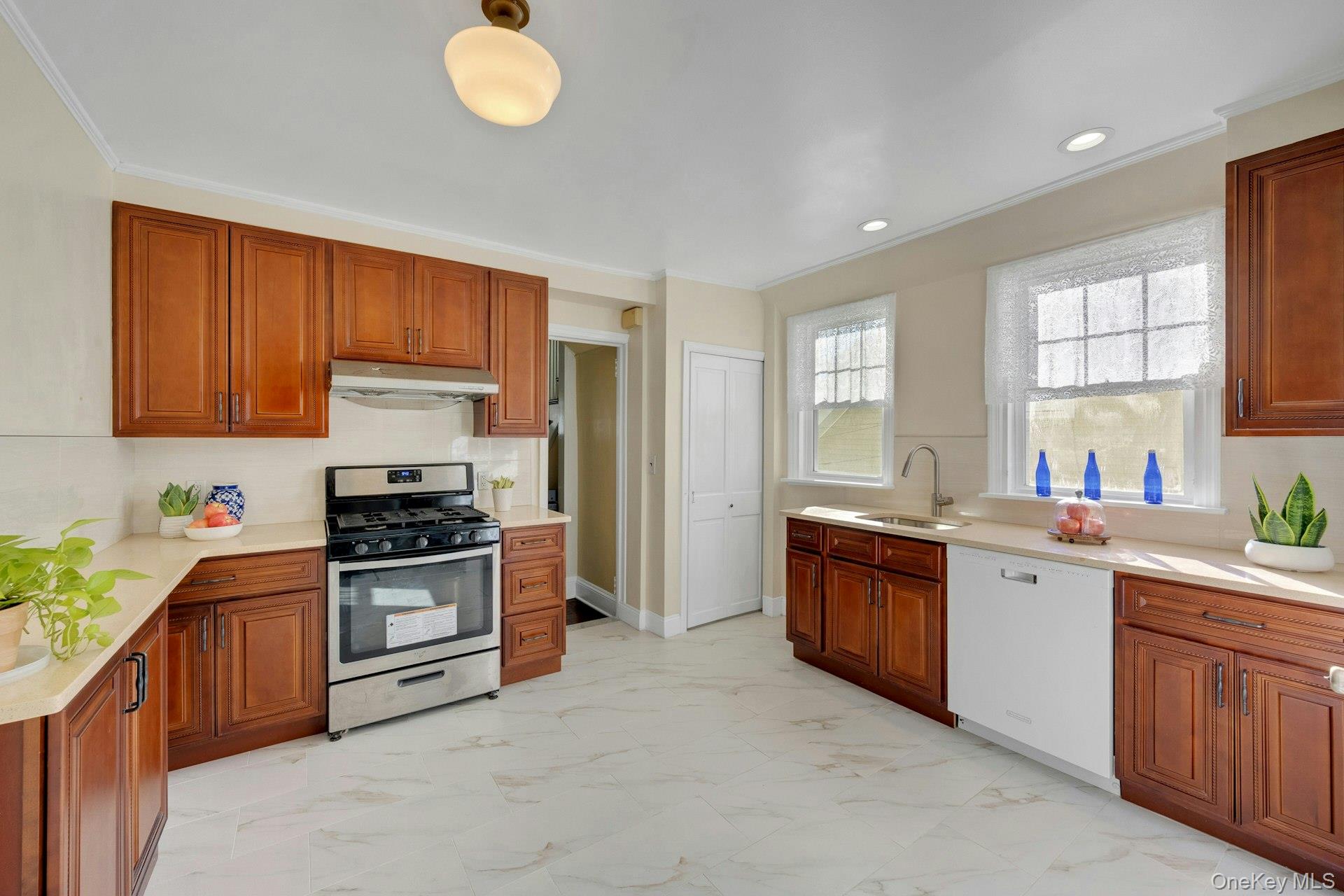 #3 photo, 15 Jackson Avenue, White Plains , NY 10606