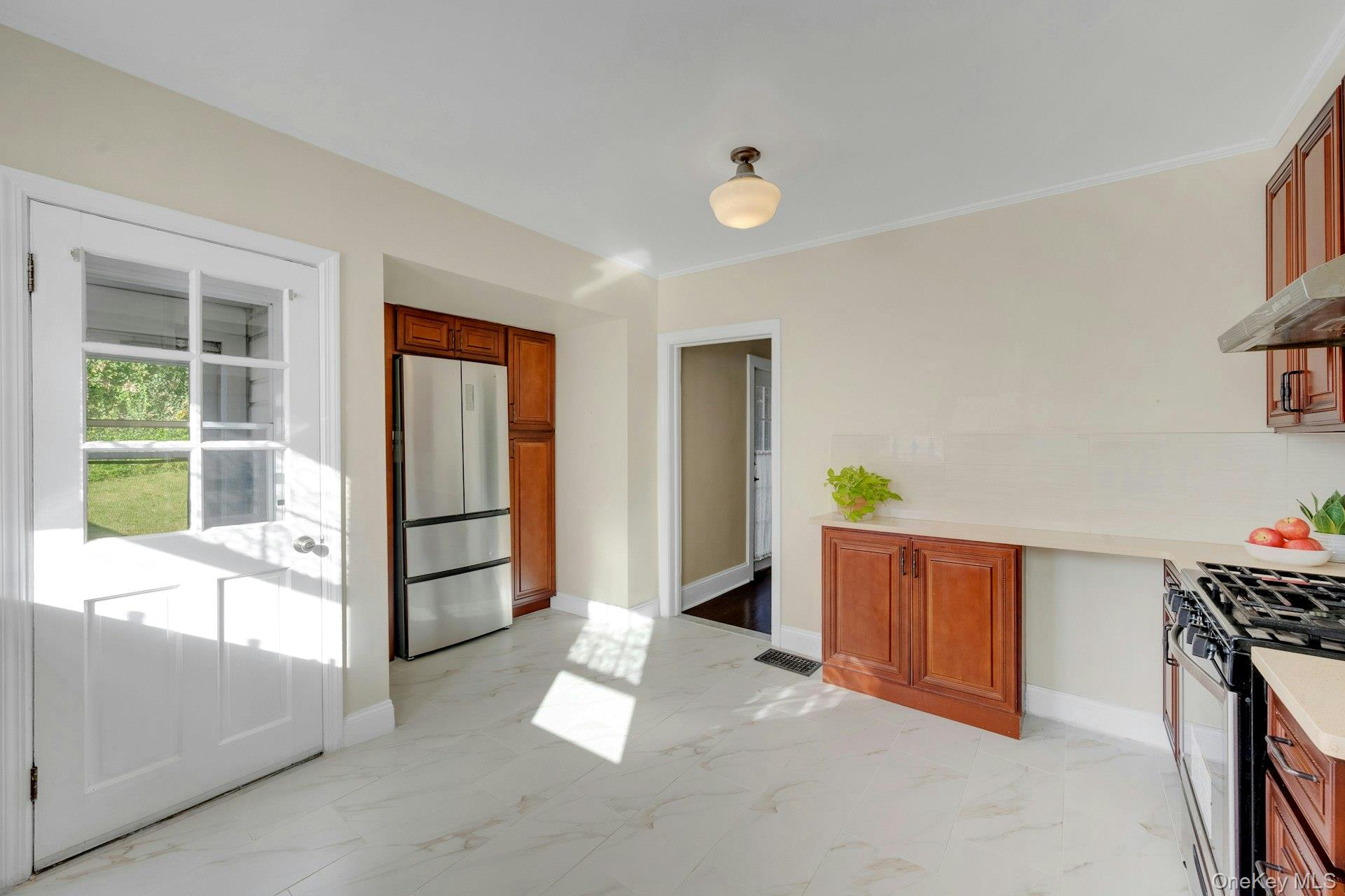 #5 photo, 15 Jackson Avenue, White Plains , NY 10606