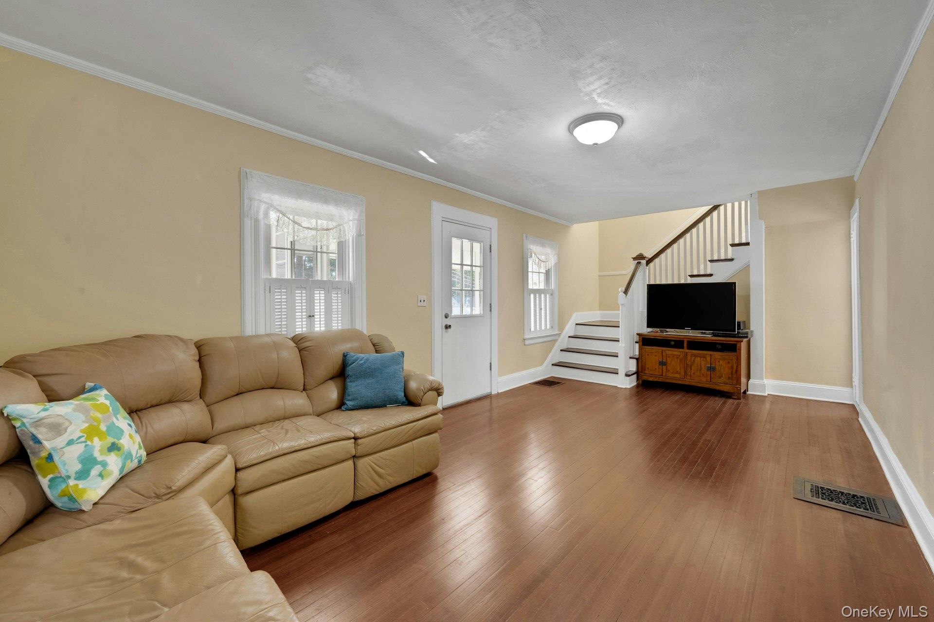 #8 photo, 15 Jackson Avenue, White Plains , NY 10606