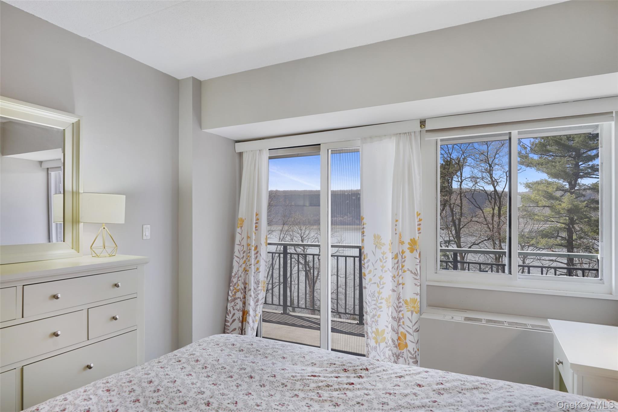 #15 photo, 1020 Warburton Avenue, Yonkers , NY 10701