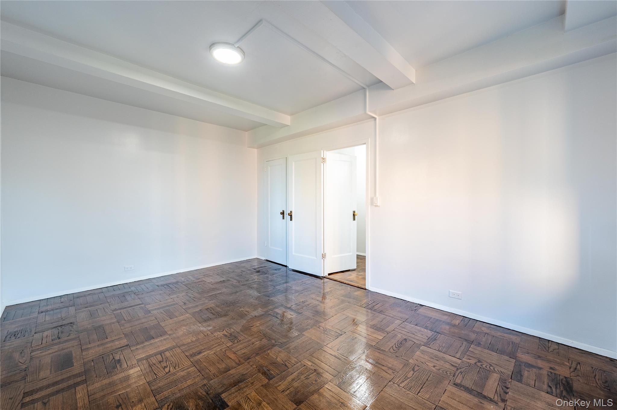 #11 photo, 11 Metropolitan Oval, ブロンクス区 Bronx , NY 10462