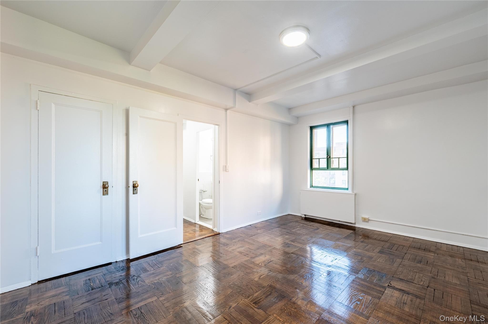 #12 photo, 11 Metropolitan Oval, ブロンクス区 Bronx , NY 10462