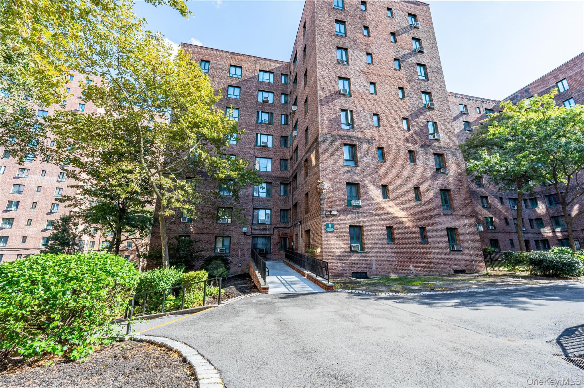 #15 photo, 11 Metropolitan Oval, ブロンクス区 Bronx , NY 10462