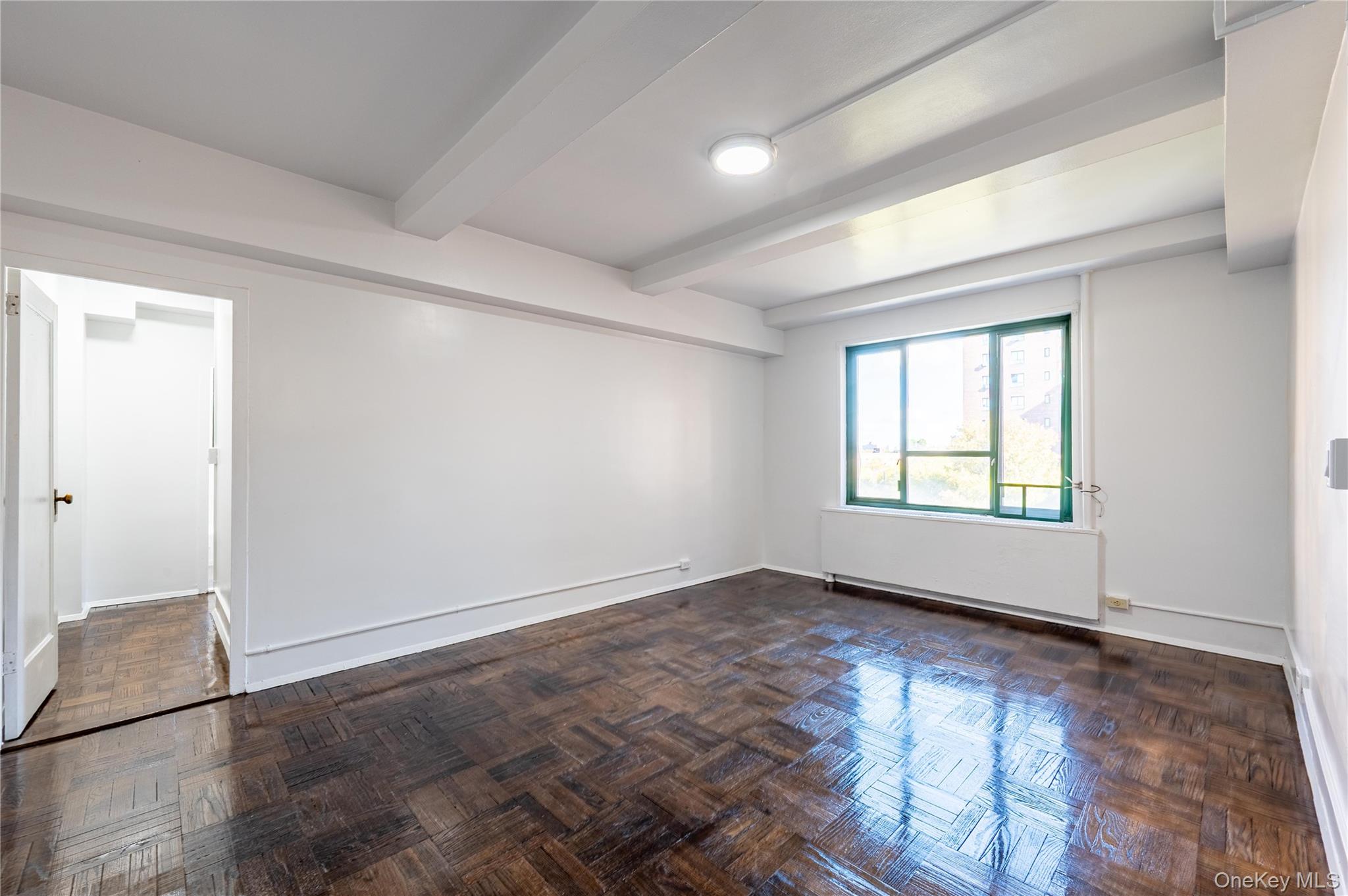 #4 photo, 11 Metropolitan Oval, ブロンクス区 Bronx , NY 10462