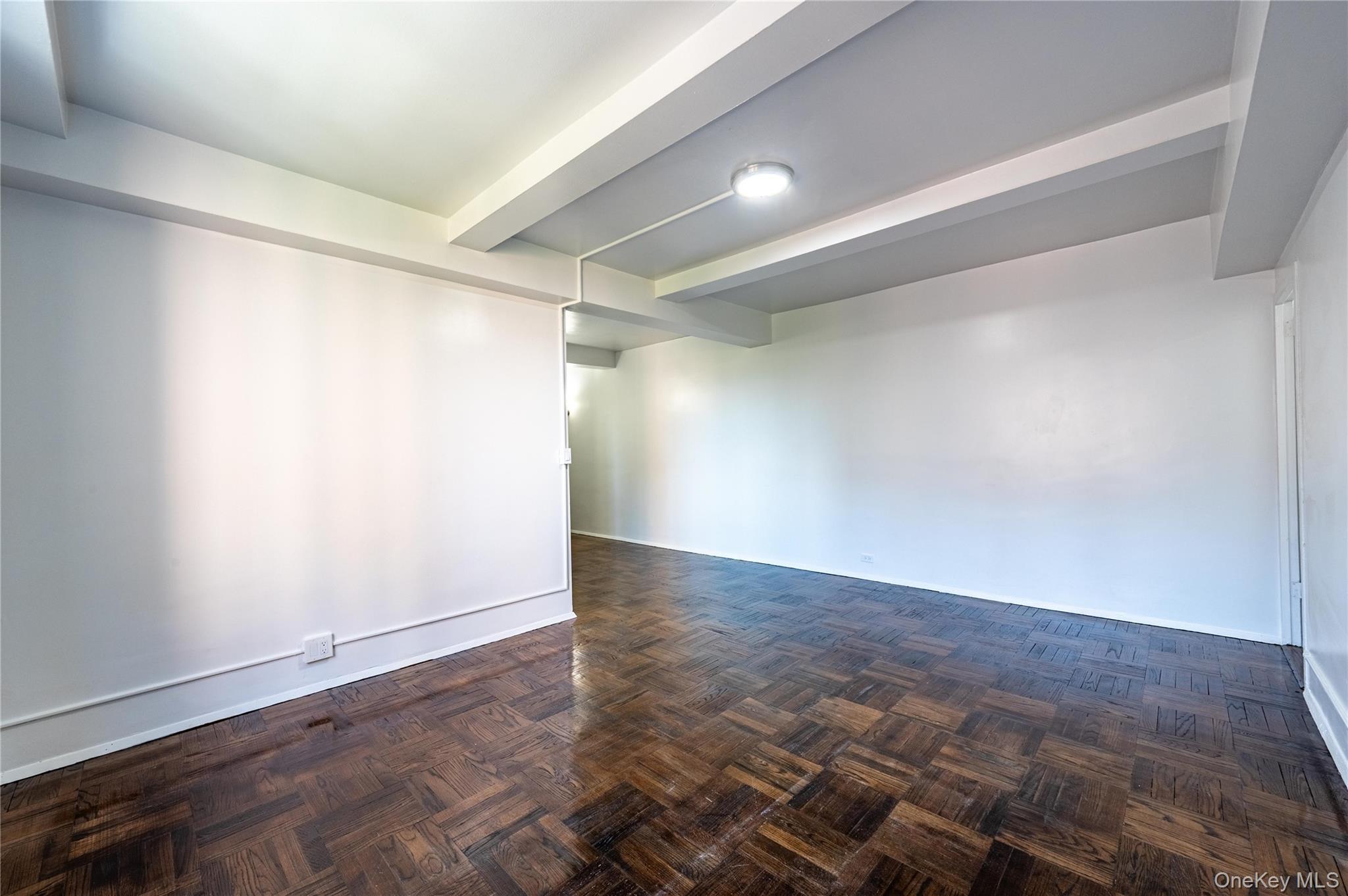 #5 photo, 11 Metropolitan Oval, ブロンクス区 Bronx , NY 10462