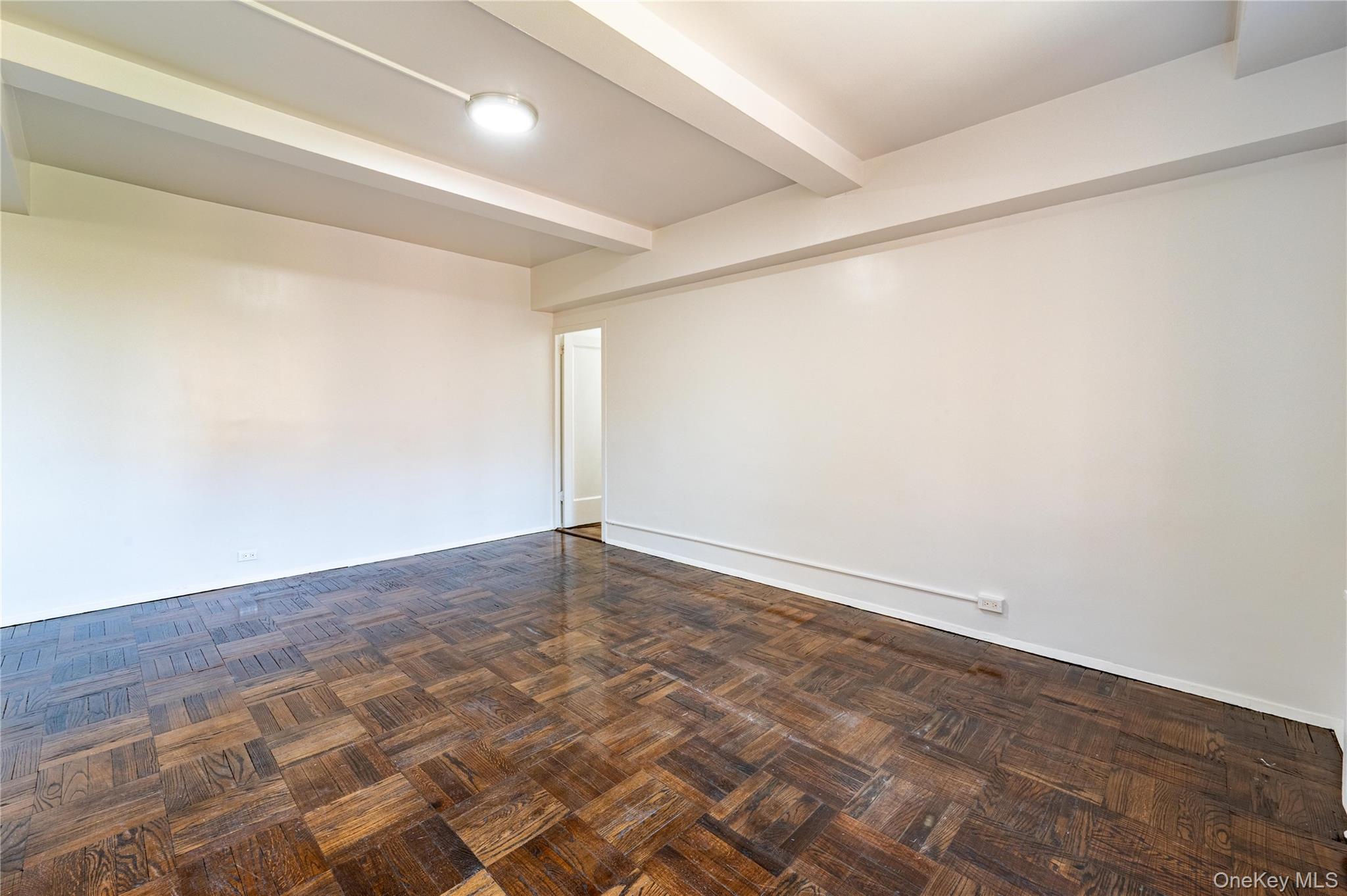 #6 photo, 11 Metropolitan Oval, ブロンクス区 Bronx , NY 10462