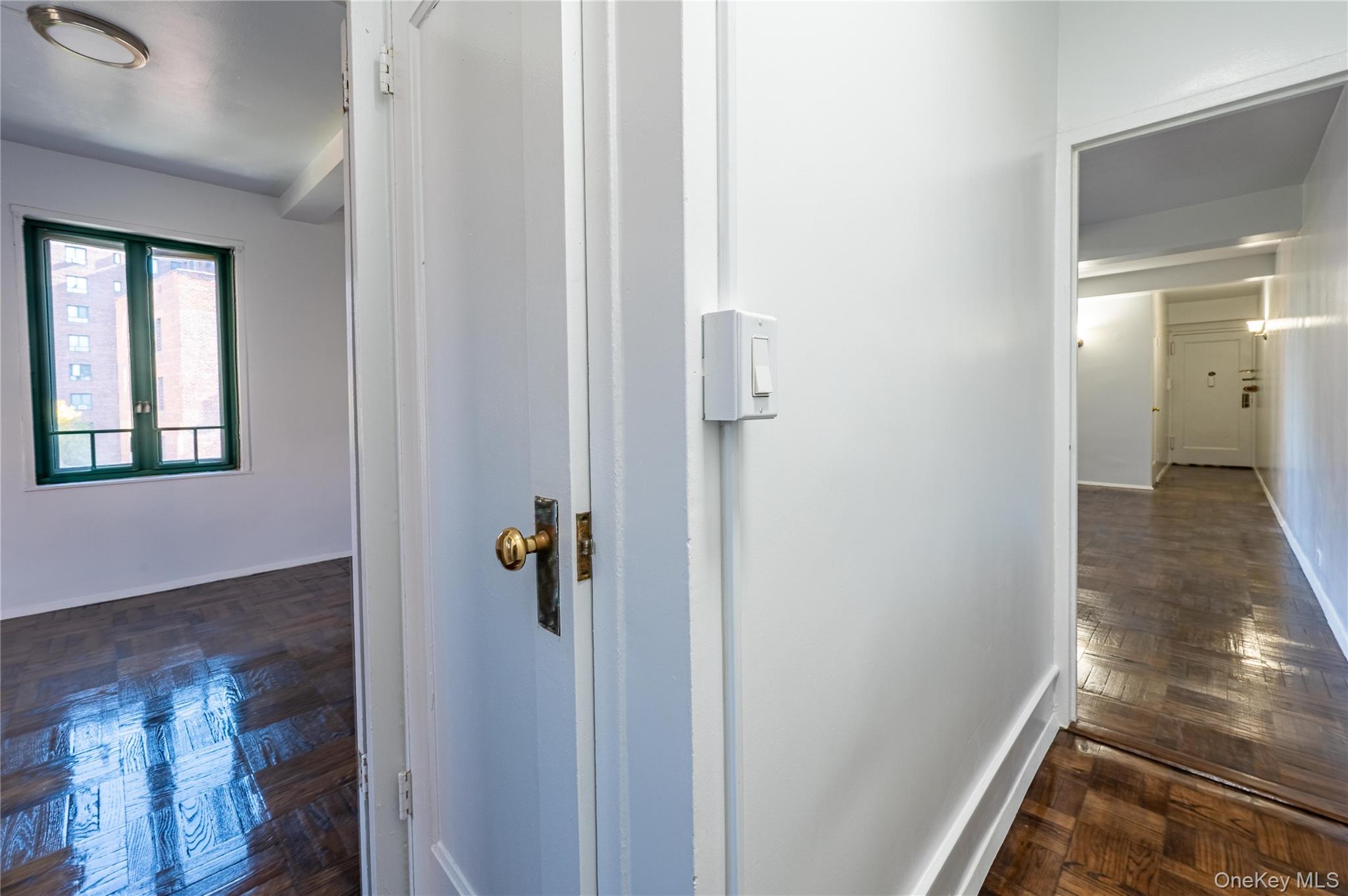 #9 photo, 11 Metropolitan Oval, ブロンクス区 Bronx , NY 10462