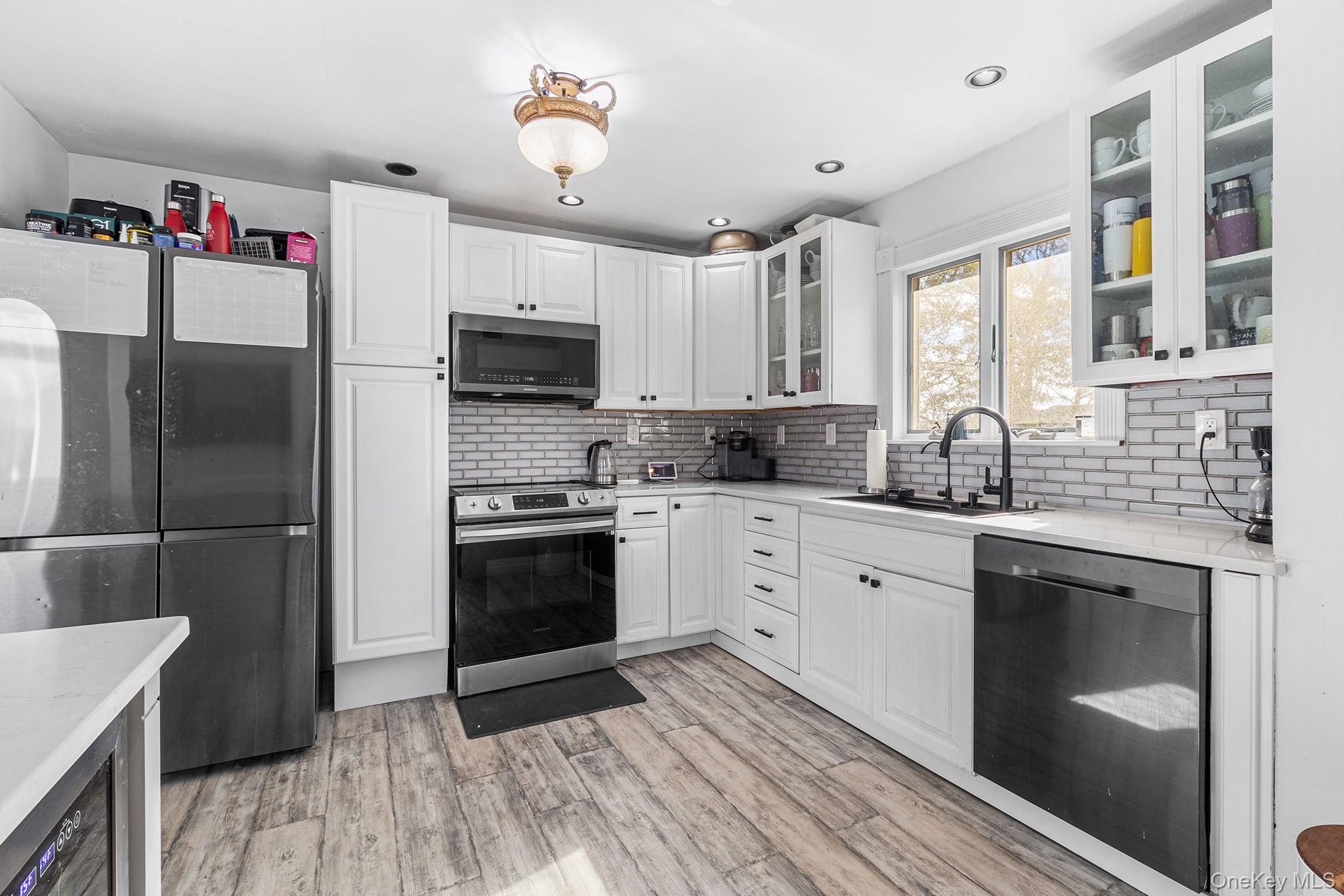 #3 photo, 20 Malcolm Street, サフォーク郡 Bellport , NY 11713