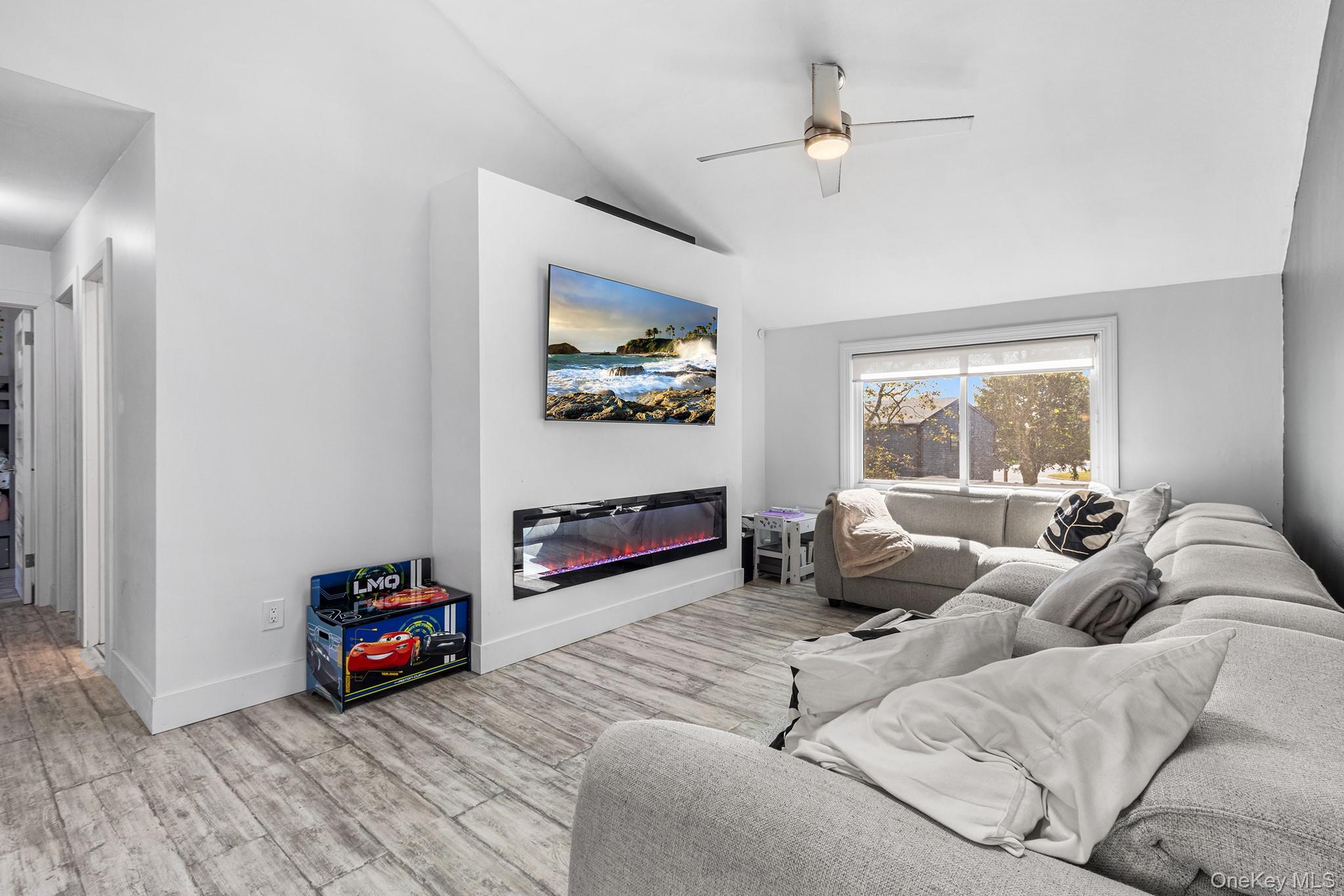 #8 photo, 20 Malcolm Street, サフォーク郡 Bellport , NY 11713